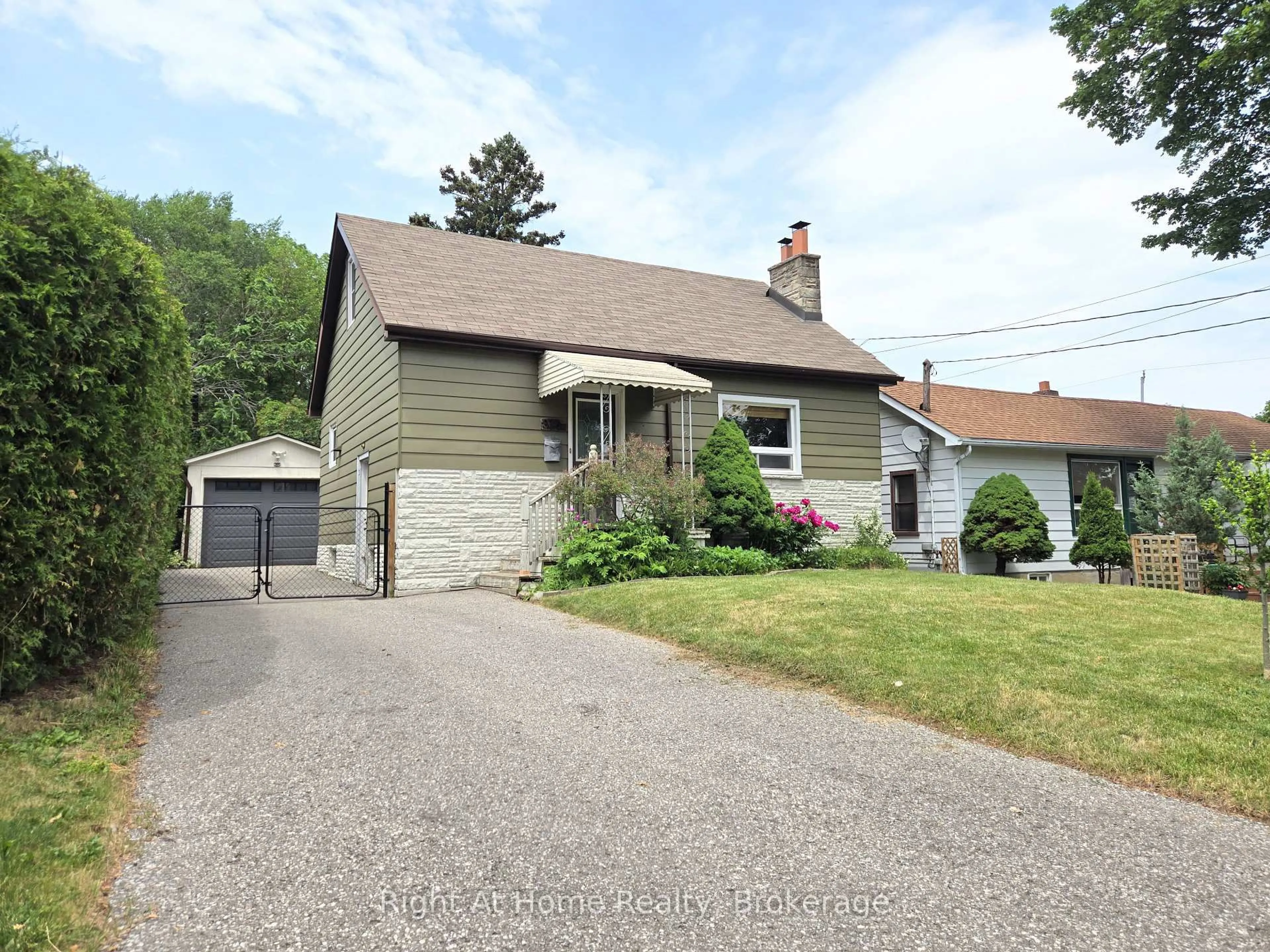 Unknown for 376 Colborne St, Oshawa Ontario L1G 1N1