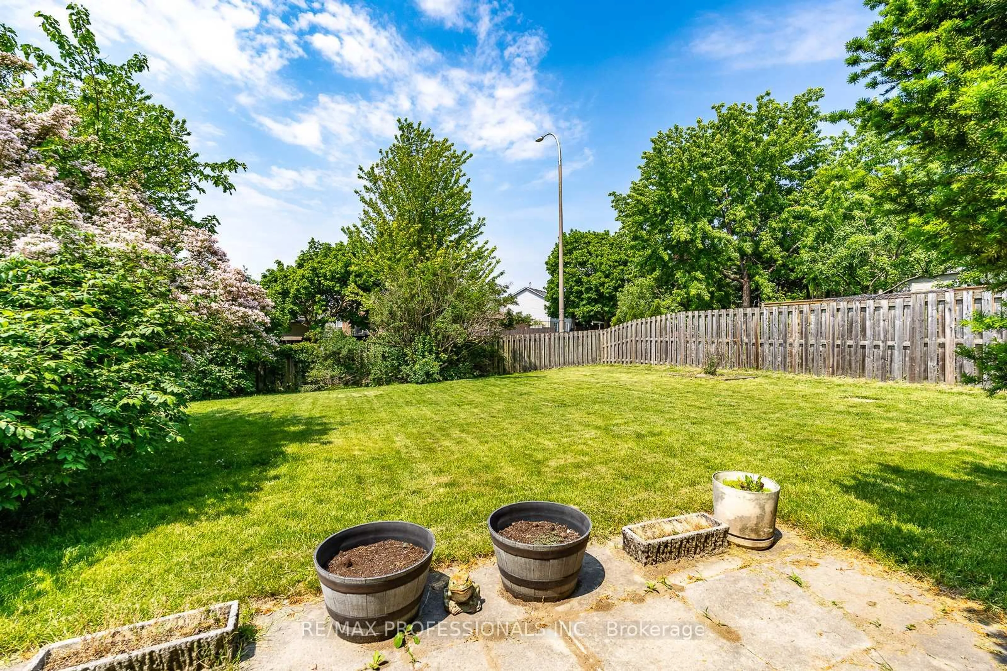 Patio, unknown for 24 Hawkstone Cres, Whitby Ontario L1N 6R6