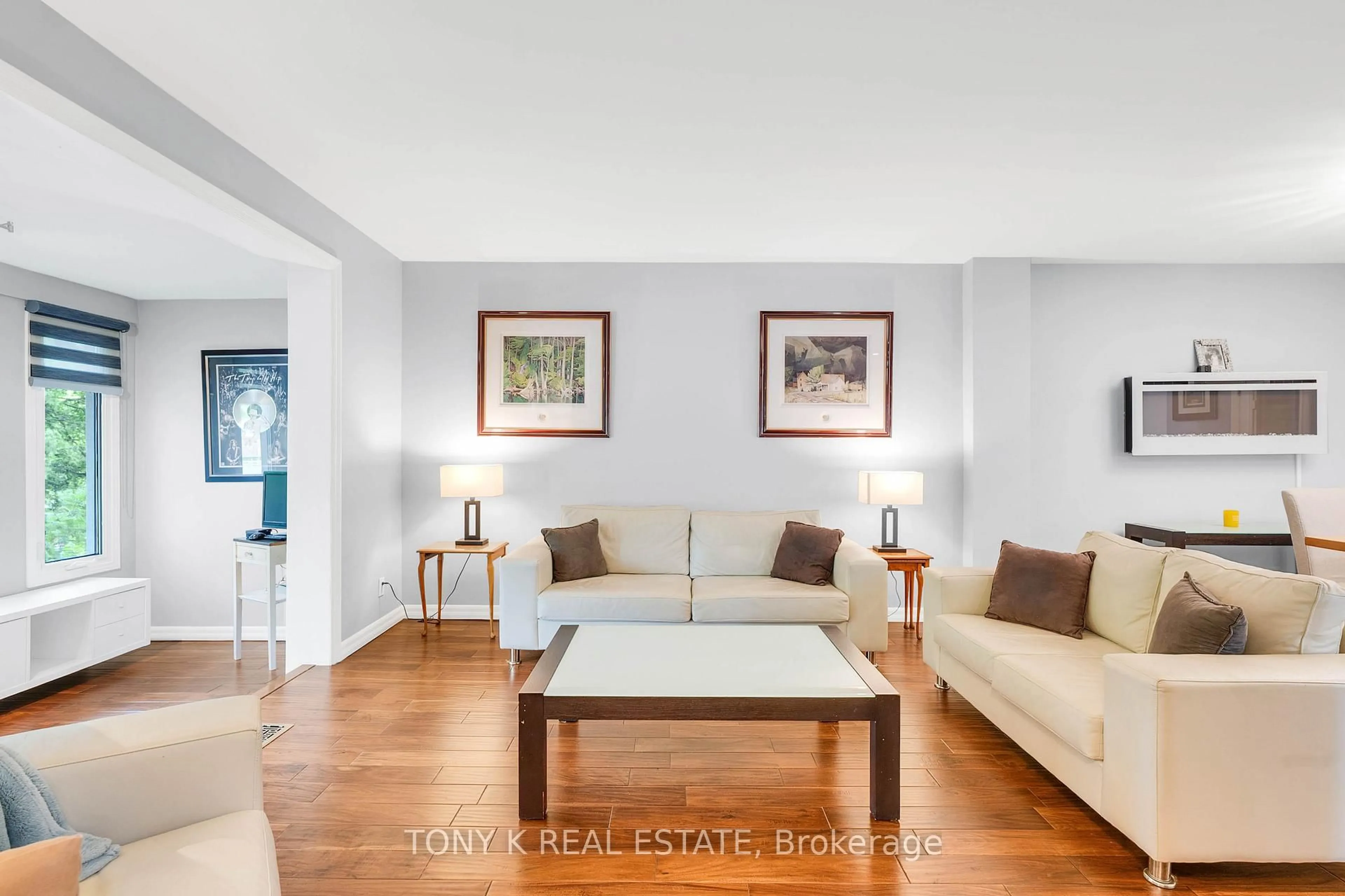 Living room with furniture, unknown for 111 Eastwood Ave, Toronto Ontario M1N 3H4