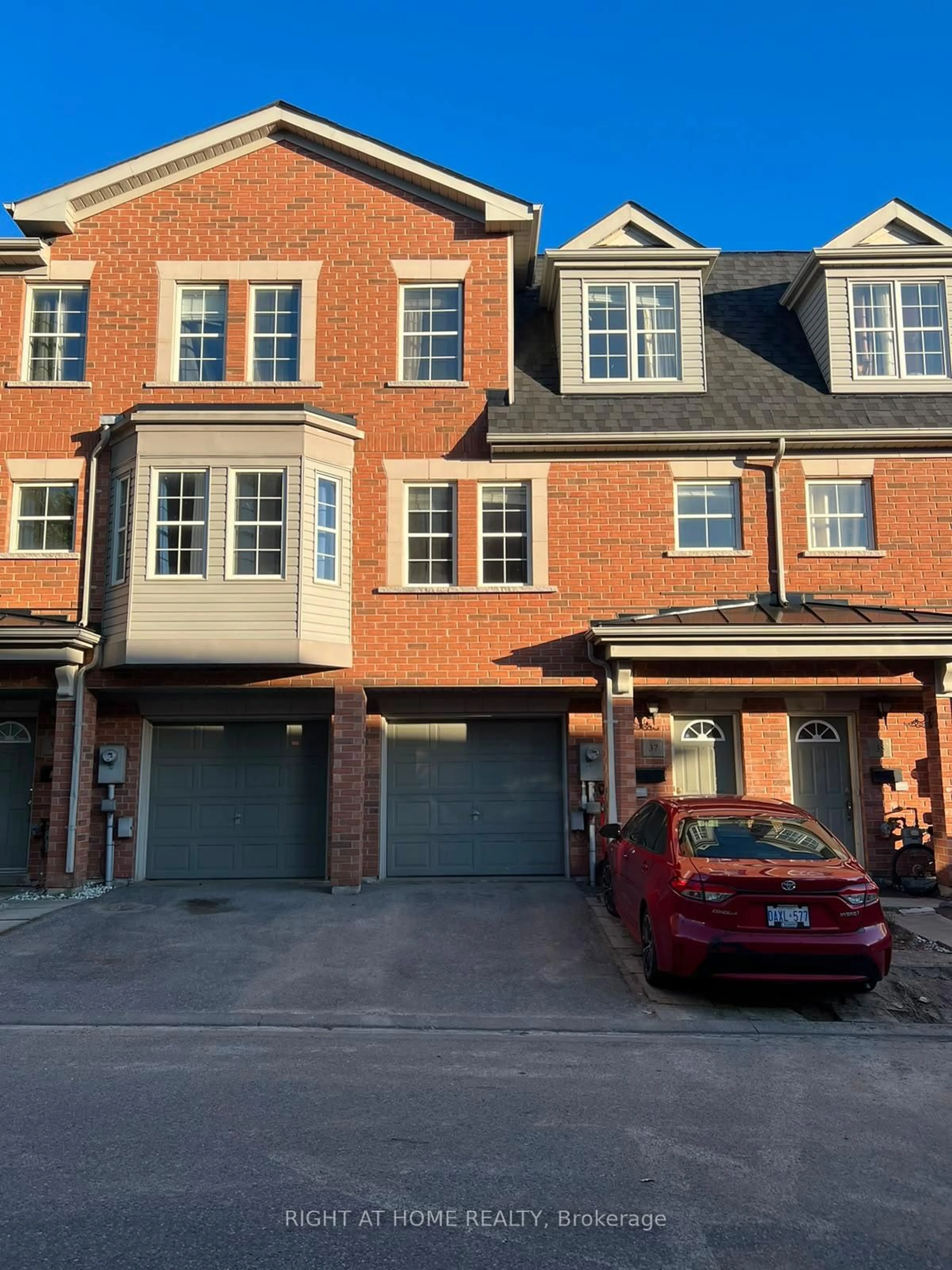 Home with brick exterior material, street for 37 Archibald Mews, Toronto Ontario M1P 0A5