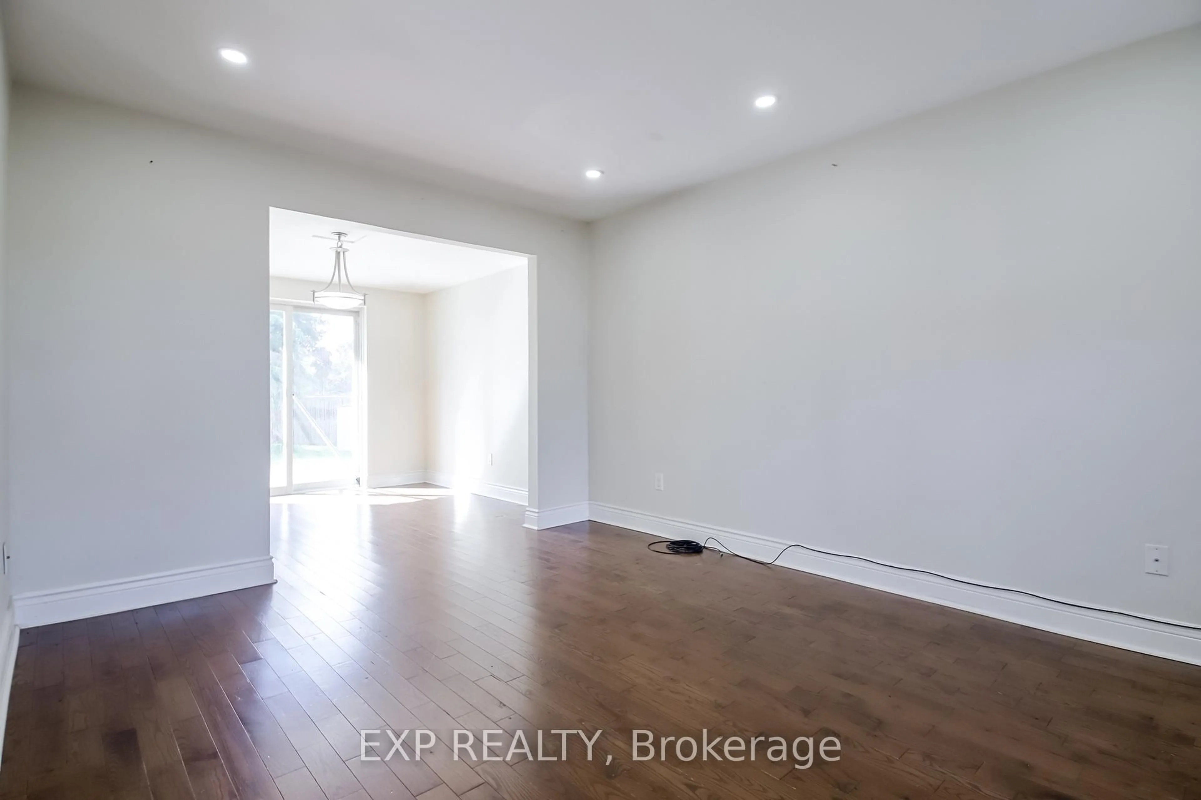 A pic of a room for 692 Sultana Sq, Pickering Ontario L1V 3Y3