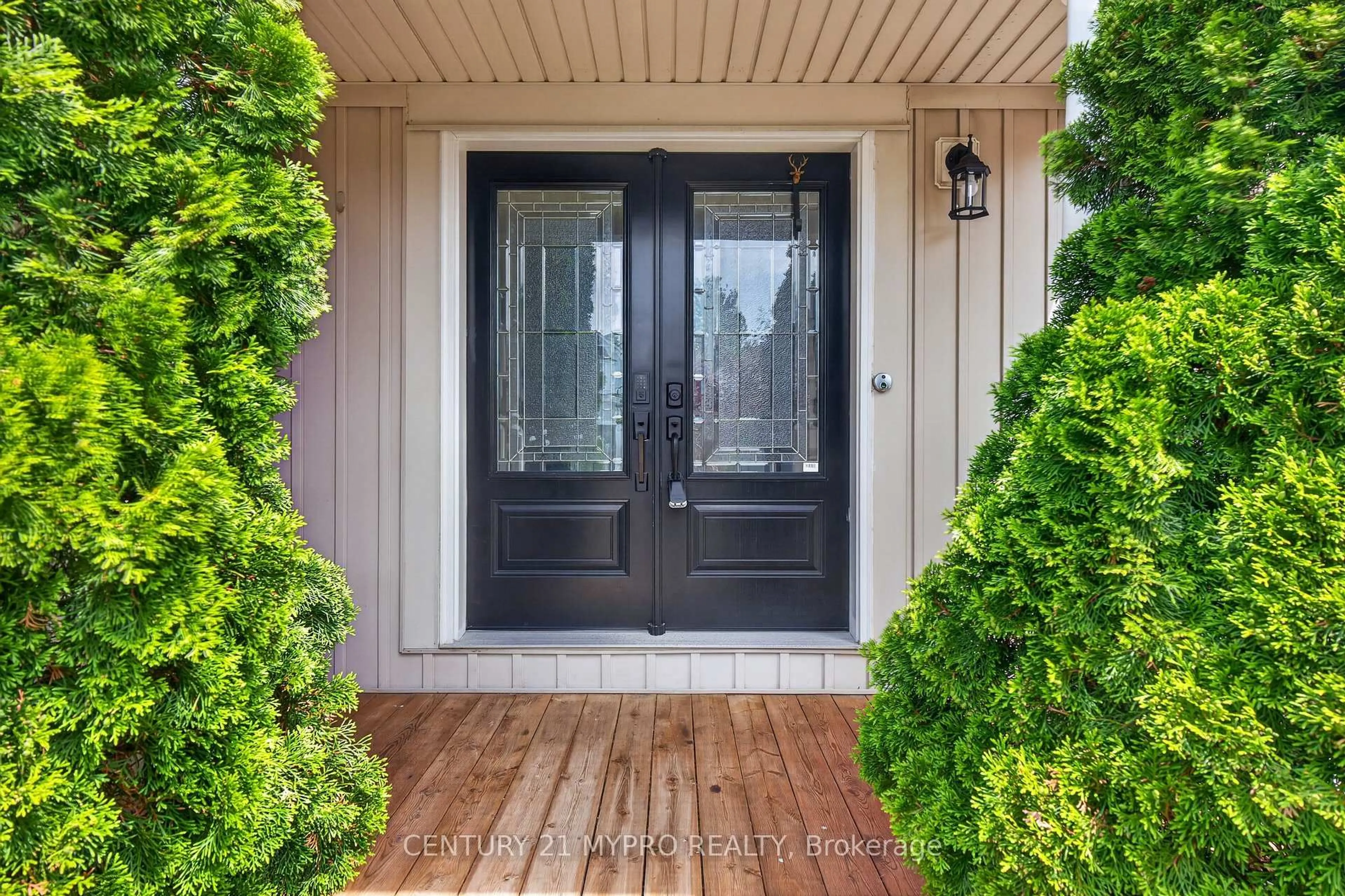 Indoor entryway for 1117 Tall Pine Ave, Oshawa Ontario L1K 2X9