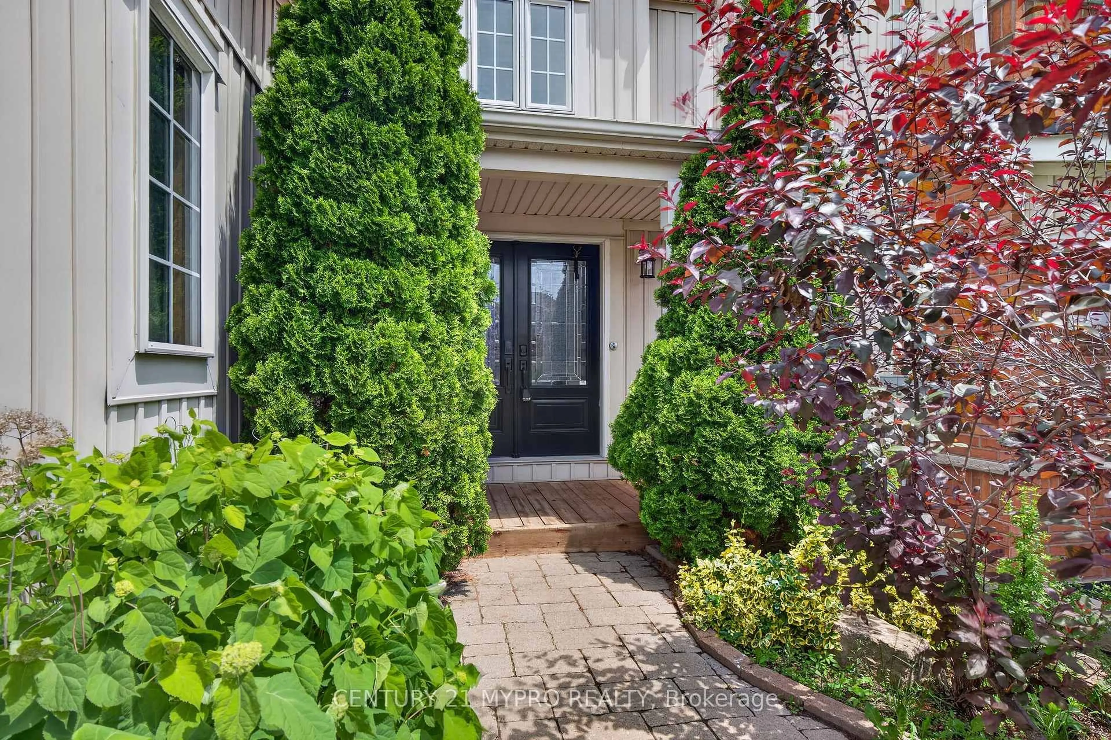 Indoor entryway for 1117 Tall Pine Ave, Oshawa Ontario L1K 2X9