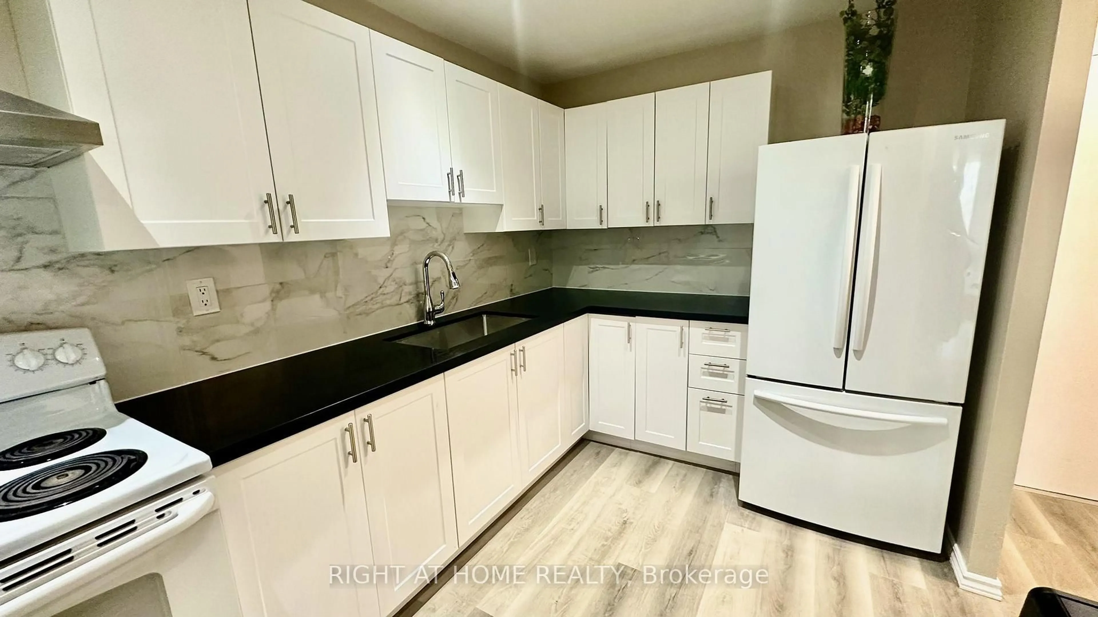 Standard kitchen, unknown for 4064 Lawrence Ave #305, Toronto Ontario M1E 4V6