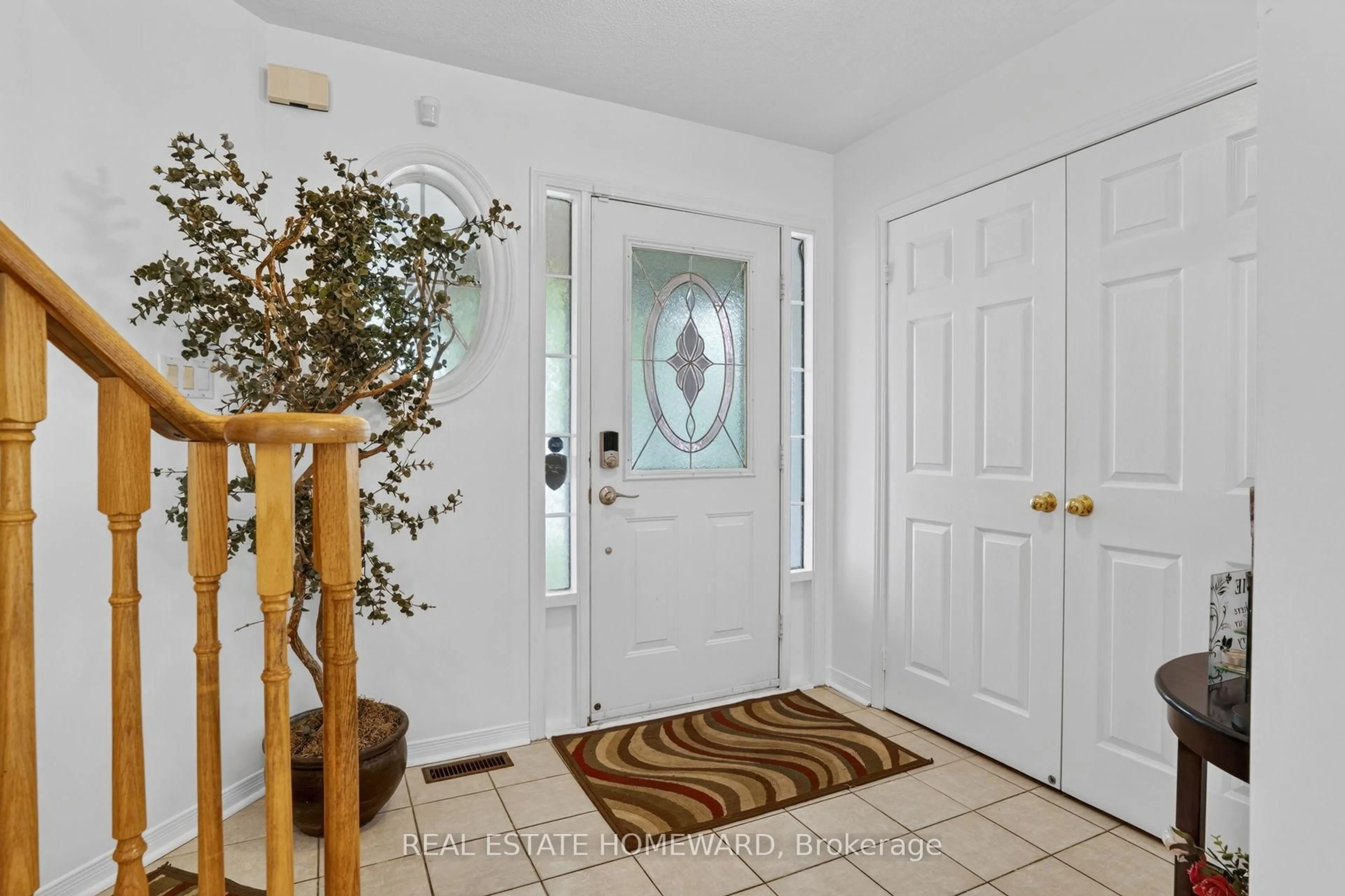 Indoor entryway for 133 Tremount St, Whitby Ontario L1M 1G1