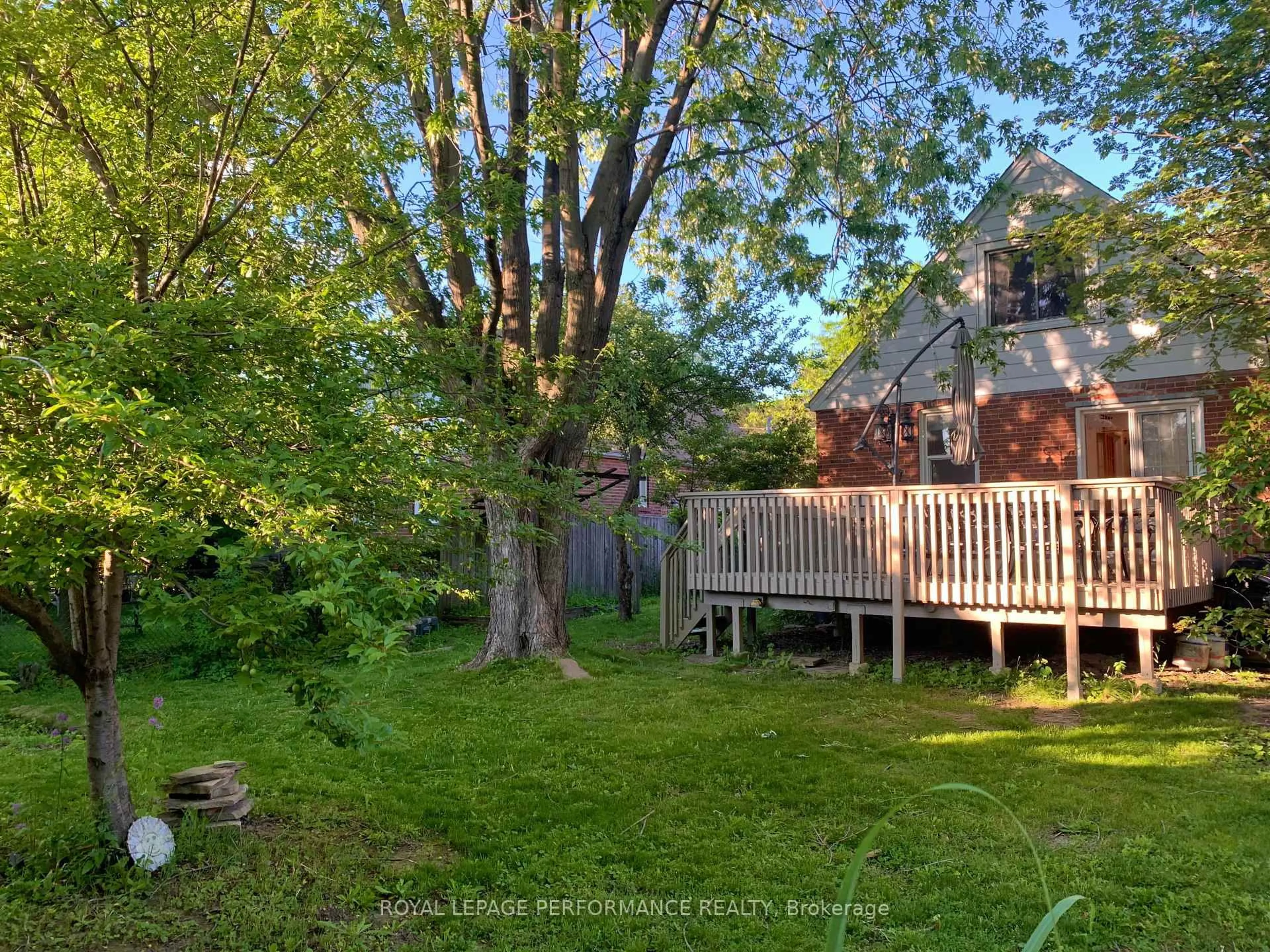 A pic from outside/outdoor area/front of a property/back of a property/a pic from drone, forest/trees view for 10 Faulkland Rd, Toronto Ontario M1L 3S3