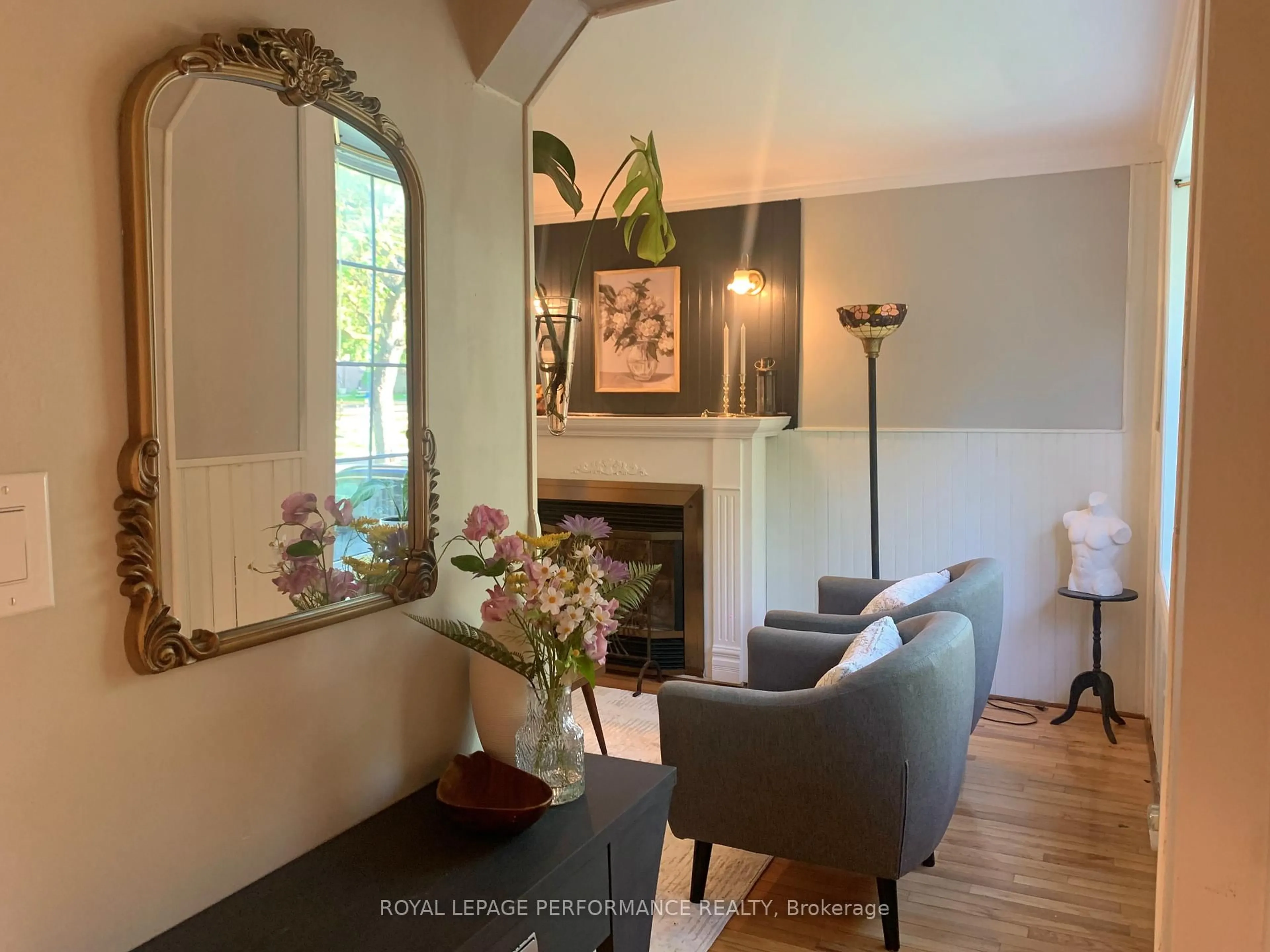 Living room with furniture, unknown for 10 Faulkland Rd, Toronto Ontario M1L 3S3
