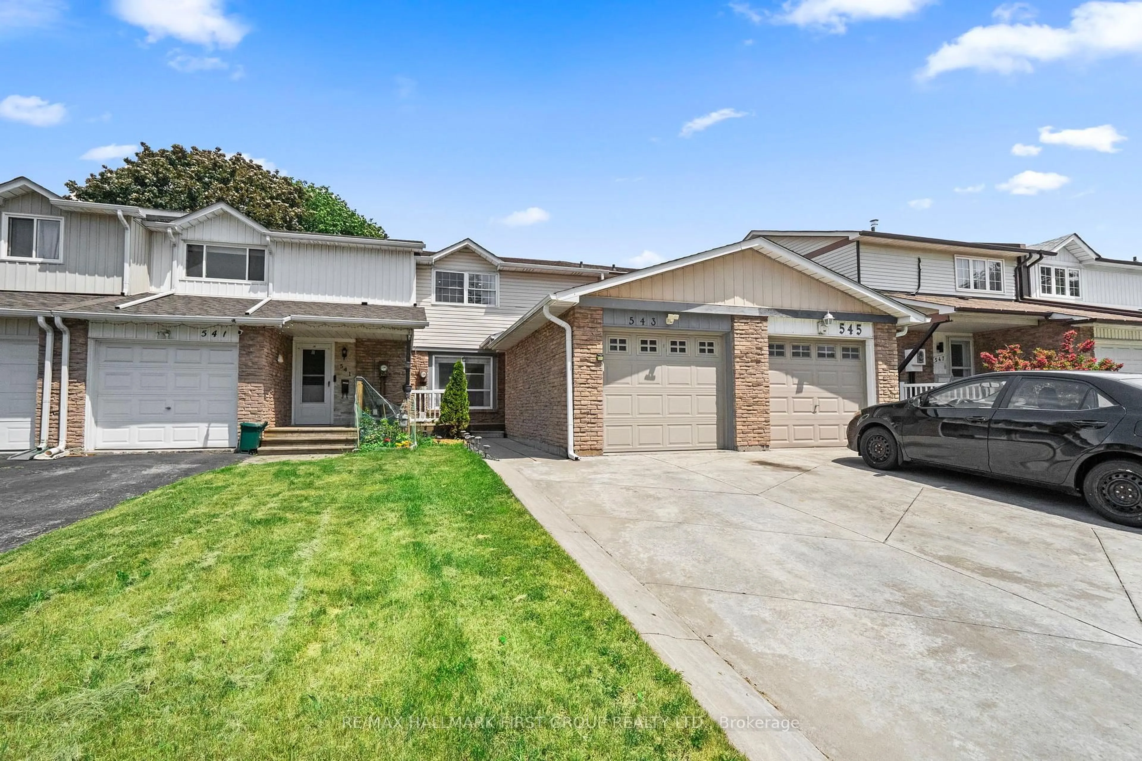 Home with vinyl exterior material, street for 543 Dorchester Dr, Oshawa Ontario L1J 6L3
