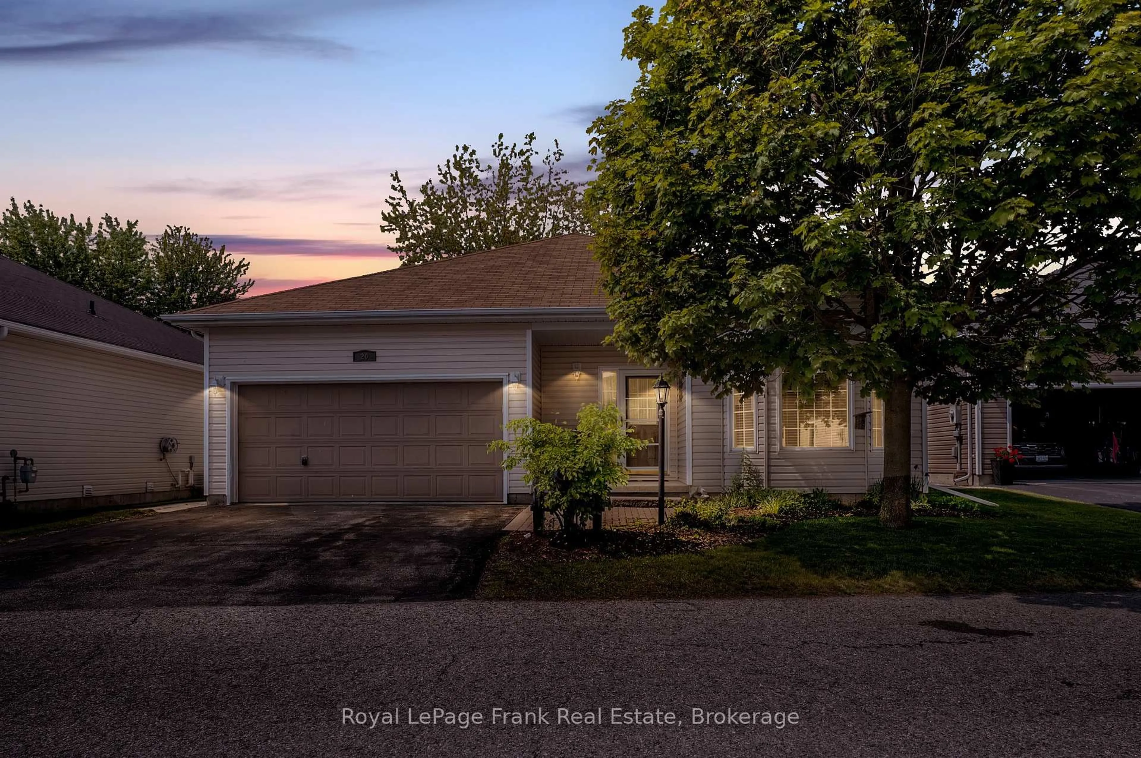 A pic from outside/outdoor area/front of a property/back of a property/a pic from drone, street for 20 Kissingbridge Lane, Clarington Ontario L1B 0B2