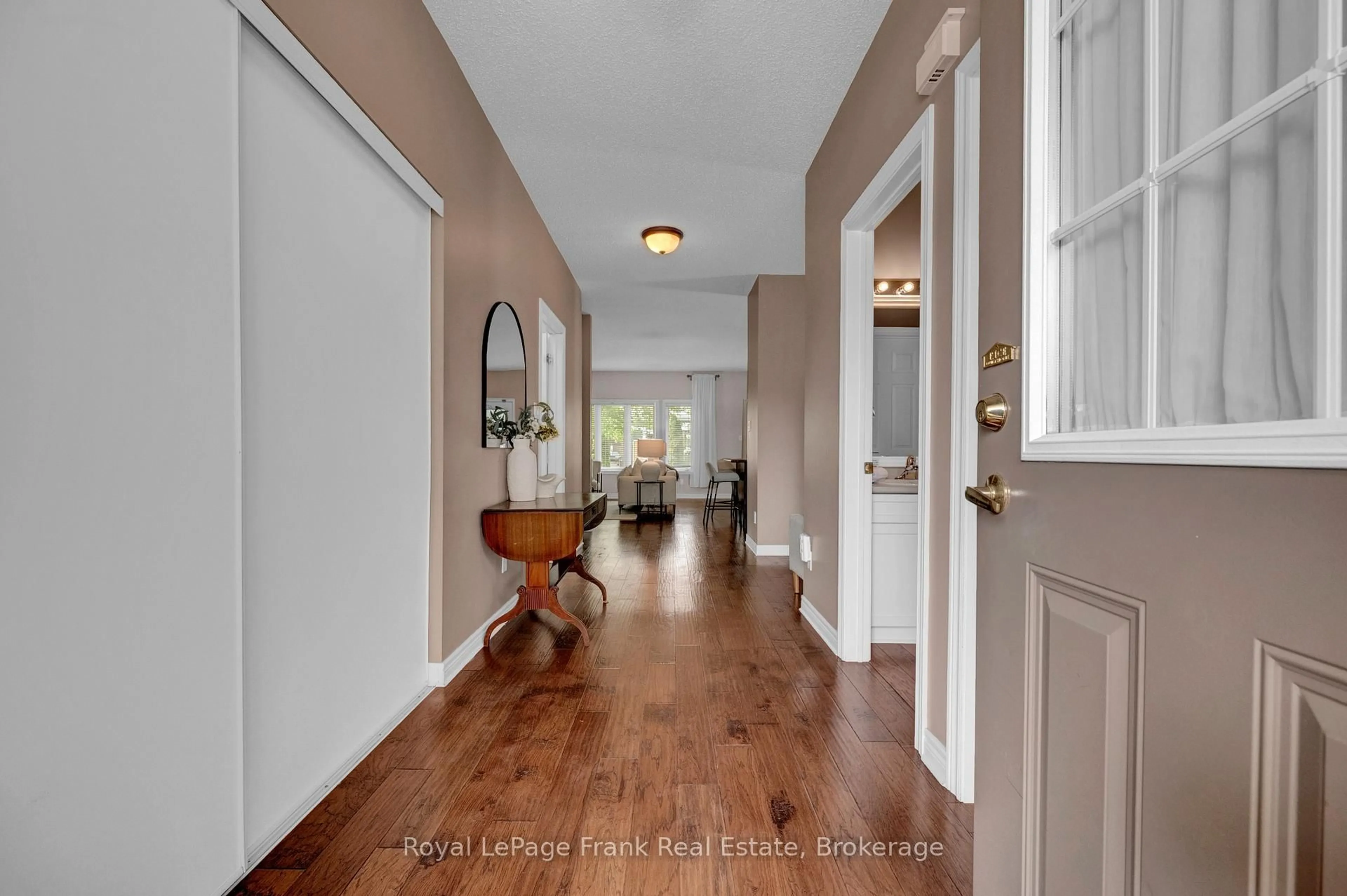Indoor entryway for 20 Kissingbridge Lane, Clarington Ontario L1B 0B2