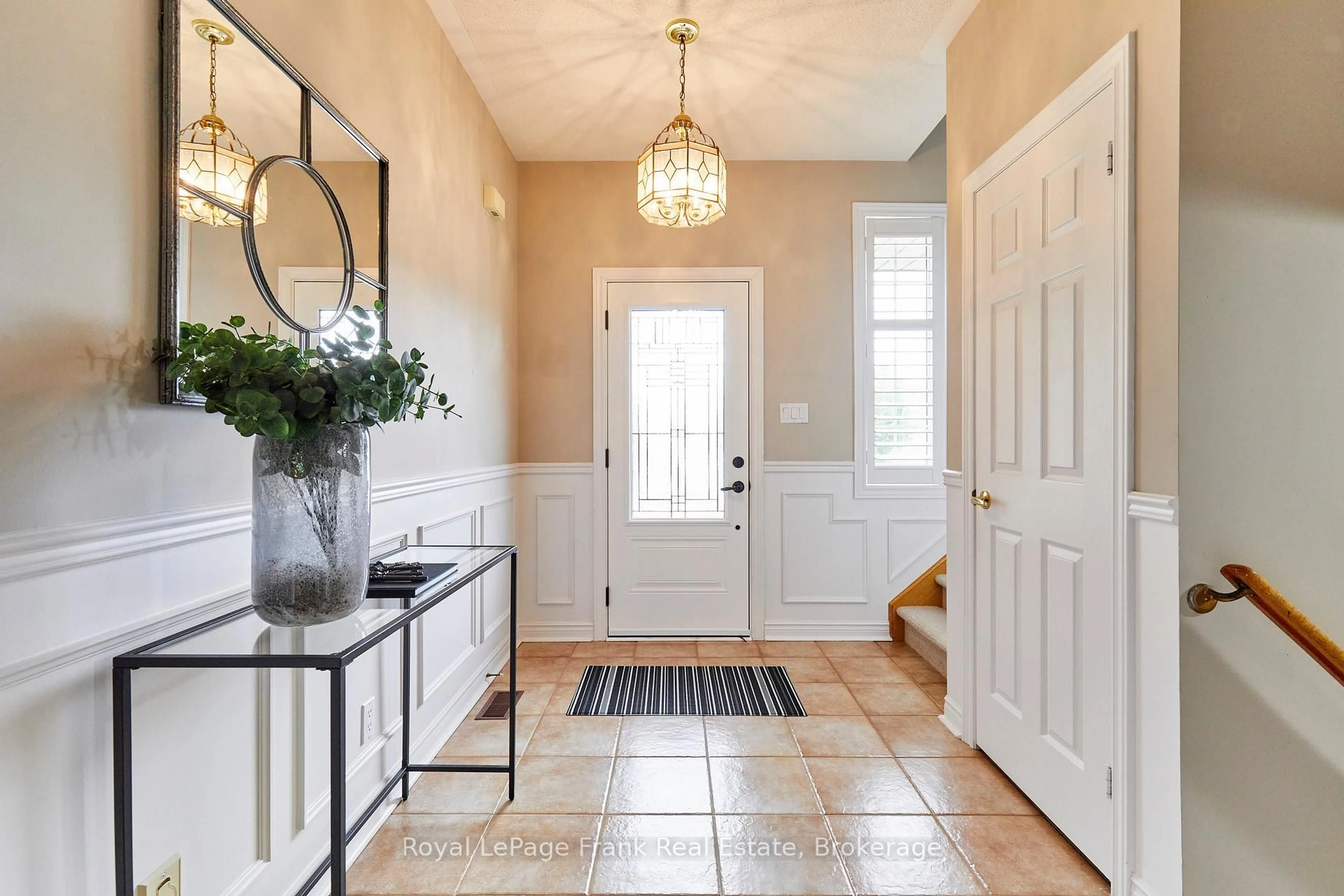 Indoor entryway for 58 Waterbury Cres, Scugog Ontario L9L 1R9