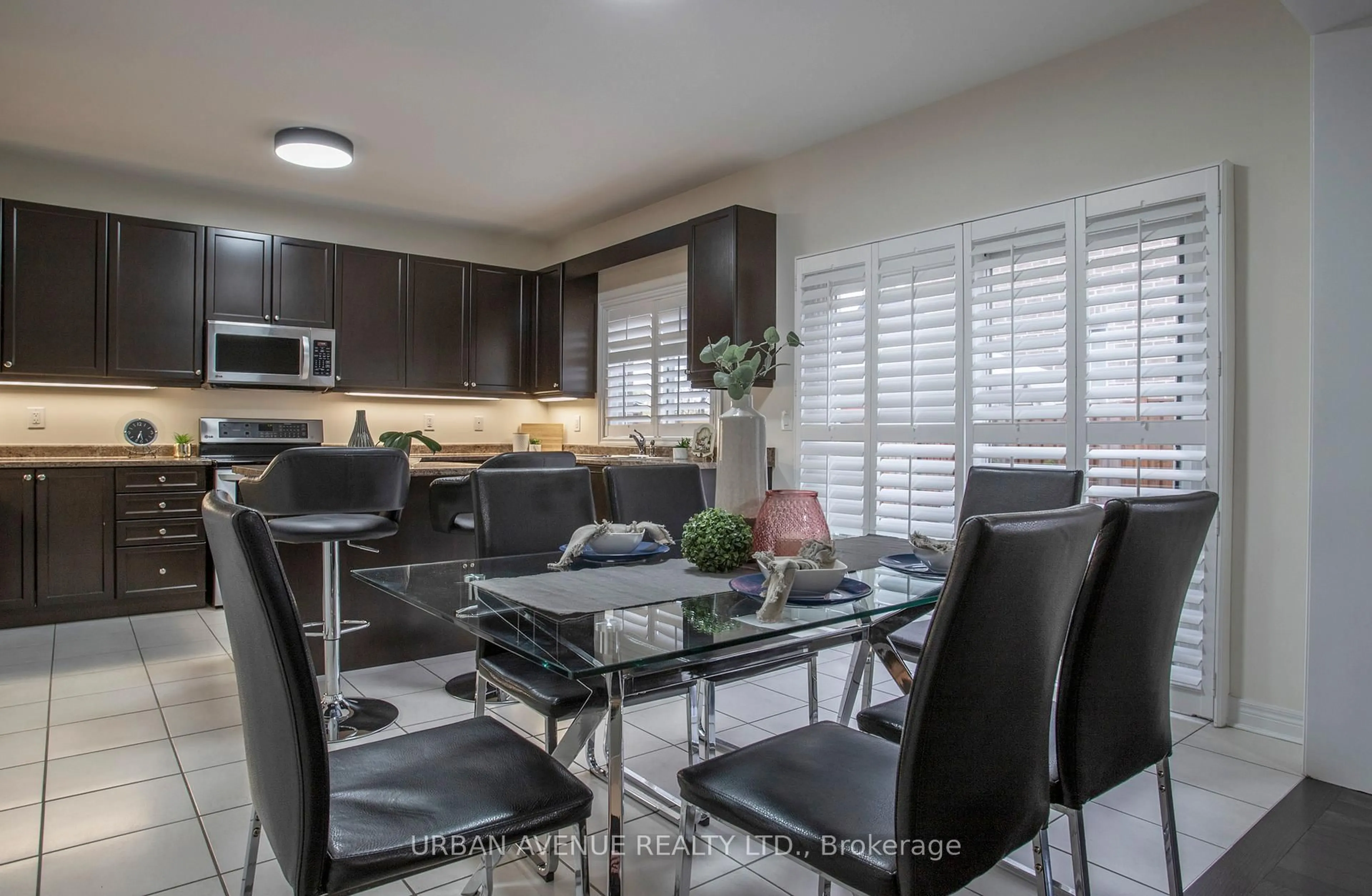 Open concept kitchen, ceramic/tile floor for 5 Aquilina Crt, Ajax Ontario L1Z 0E5