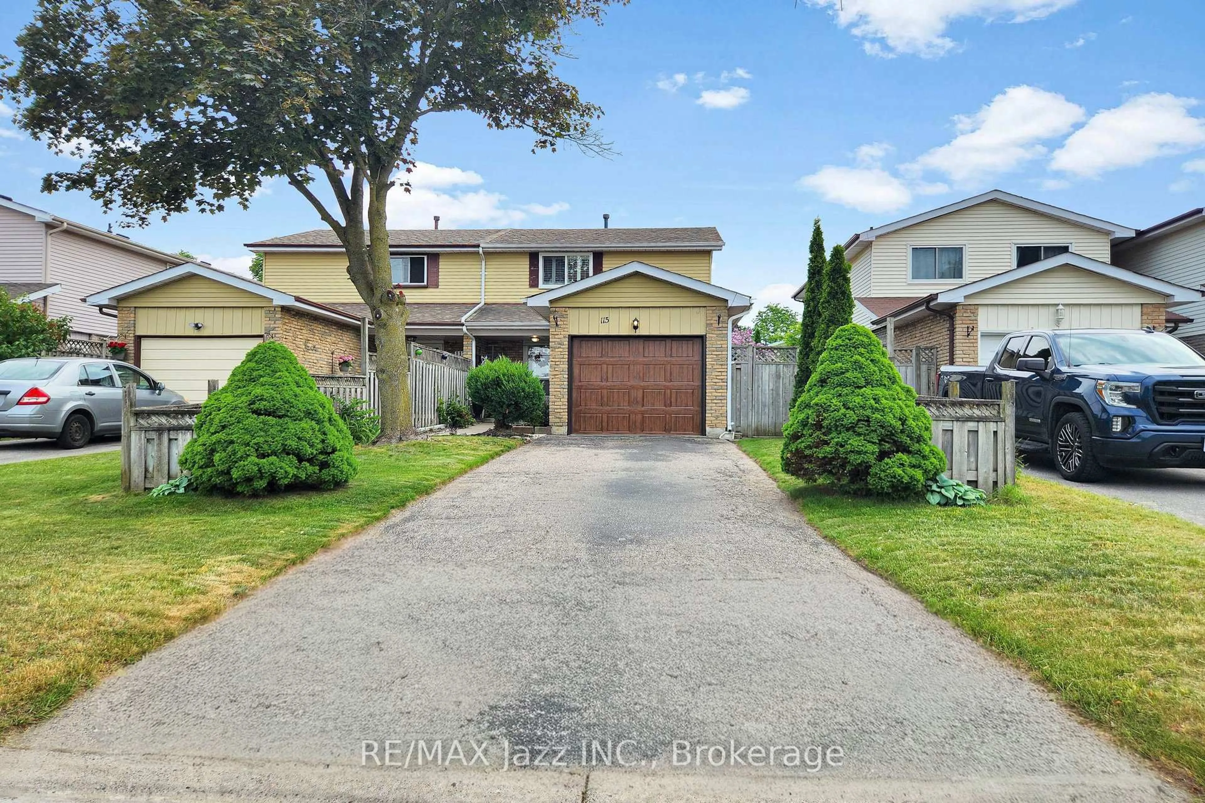 A pic from outside/outdoor area/front of a property/back of a property/a pic from drone, street for 115 Glovers Rd, Oshawa Ontario L1G 3Y1