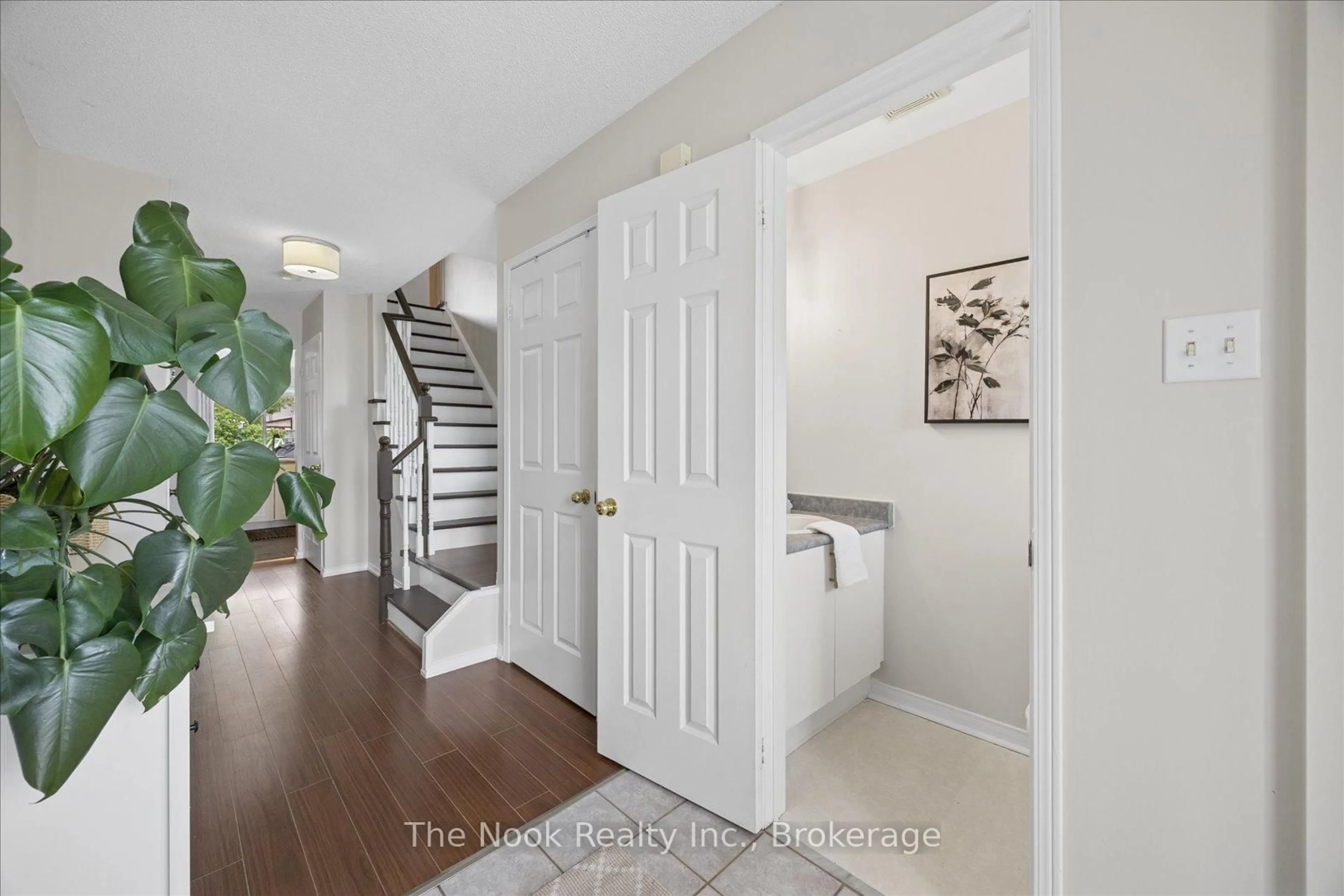 Indoor entryway for 77 Somerscales Dr, Clarington Ontario L1C 5B7