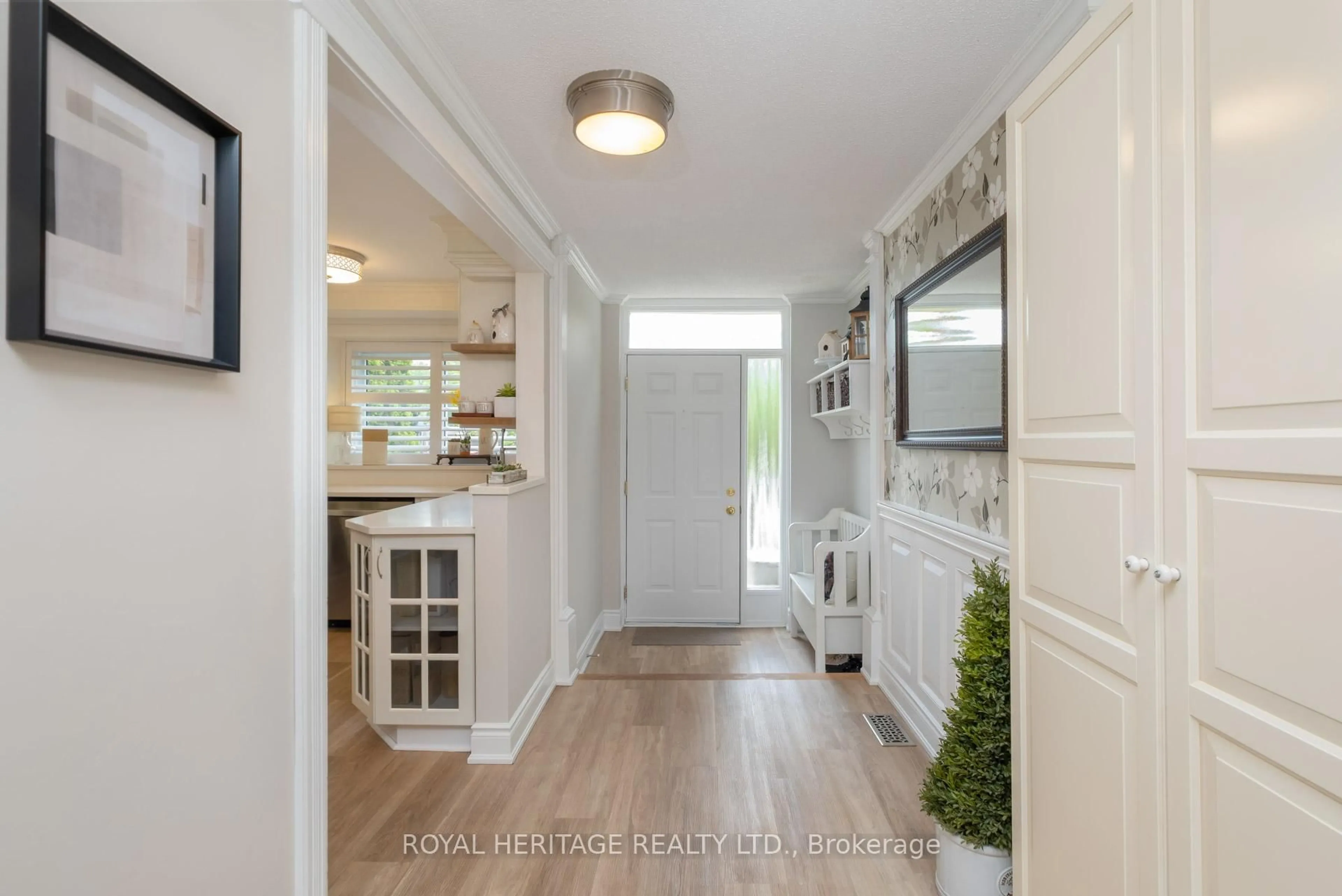 Indoor entryway for 1761 Foleyet Cres, Pickering Ontario L1V 2X8