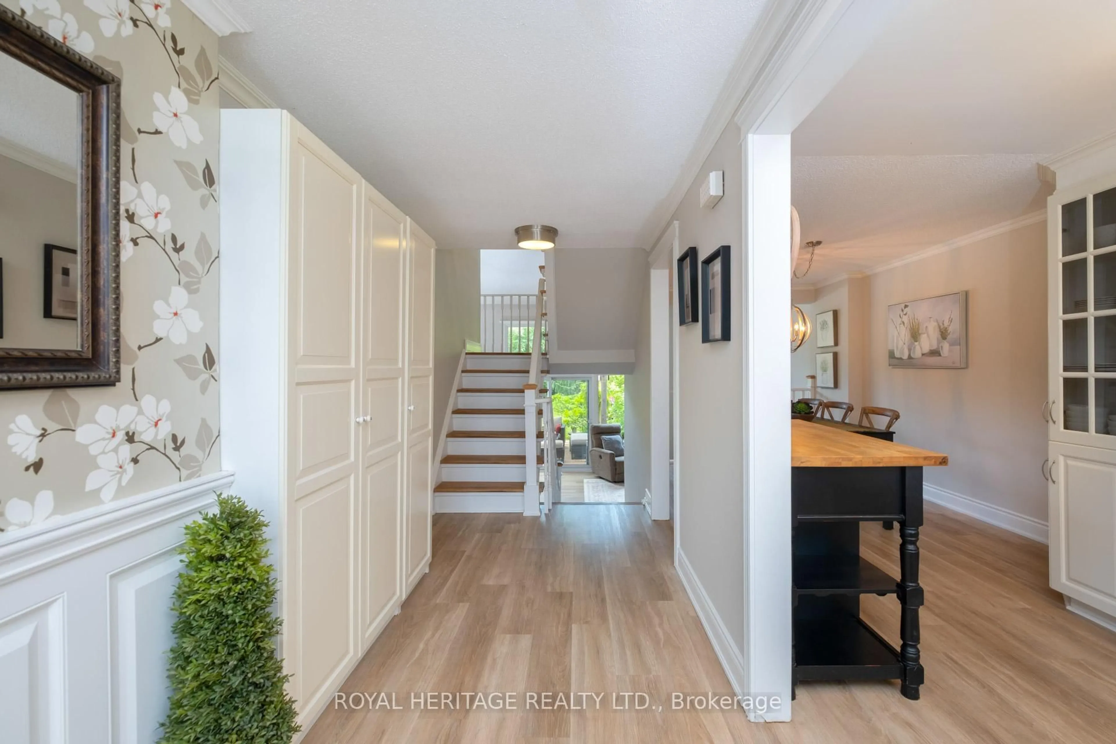 Indoor entryway for 1761 Foleyet Cres, Pickering Ontario L1V 2X8