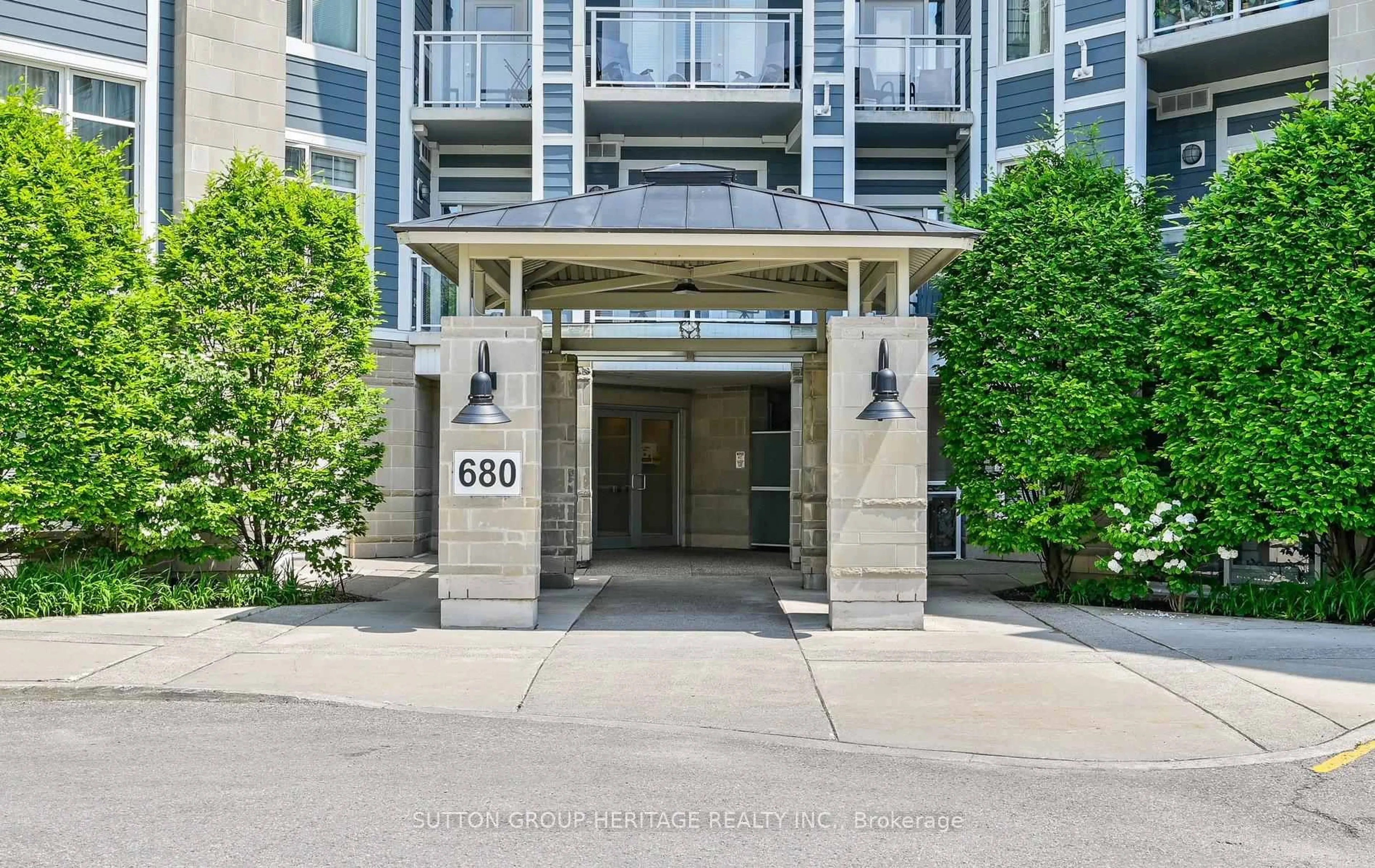 Indoor foyer for 680 Gordon St #213, Whitby Ontario L1N 0L2