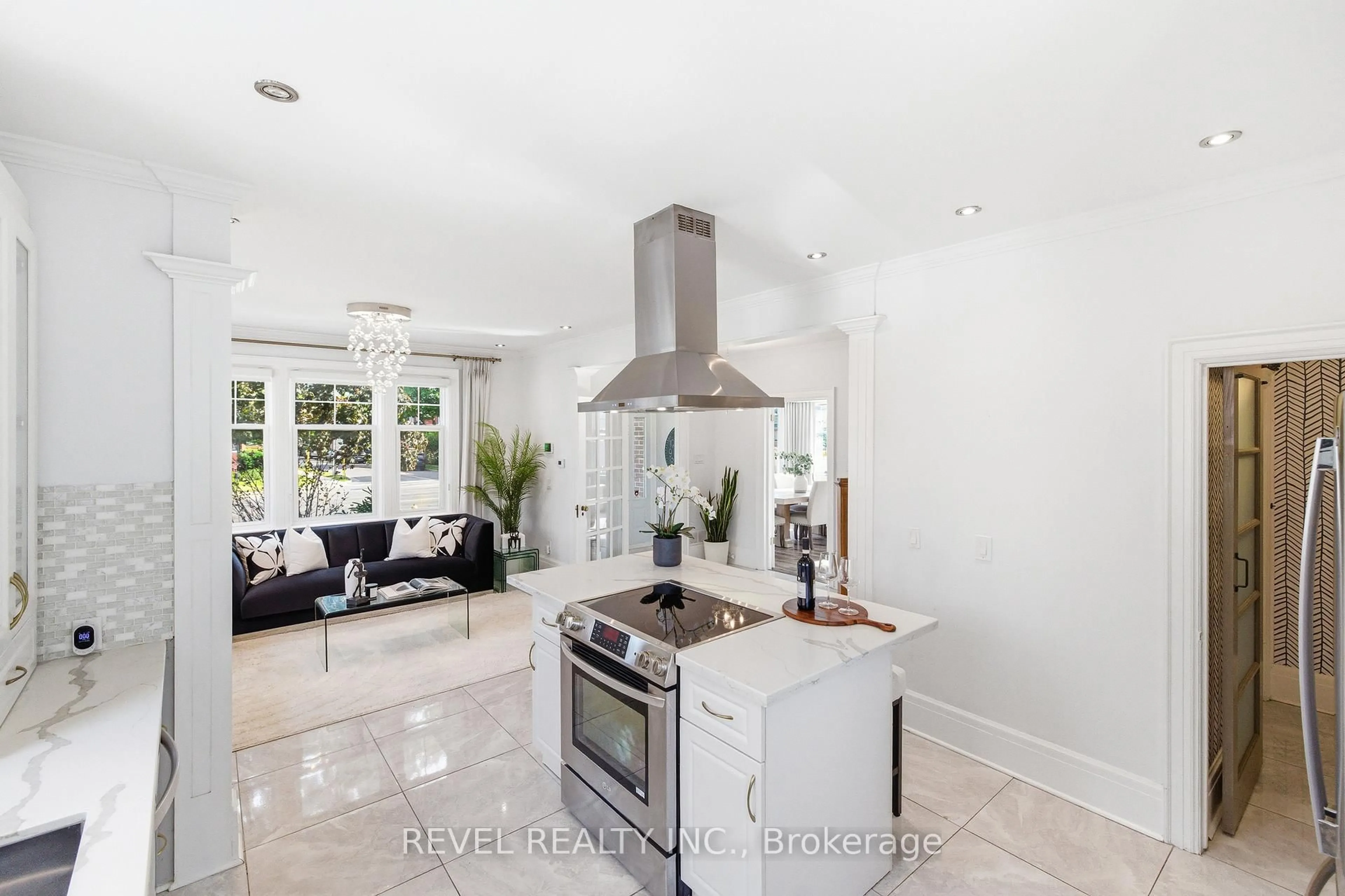 Open concept kitchen, ceramic/tile floor for 308 King St, Oshawa Ontario L1H 1C8