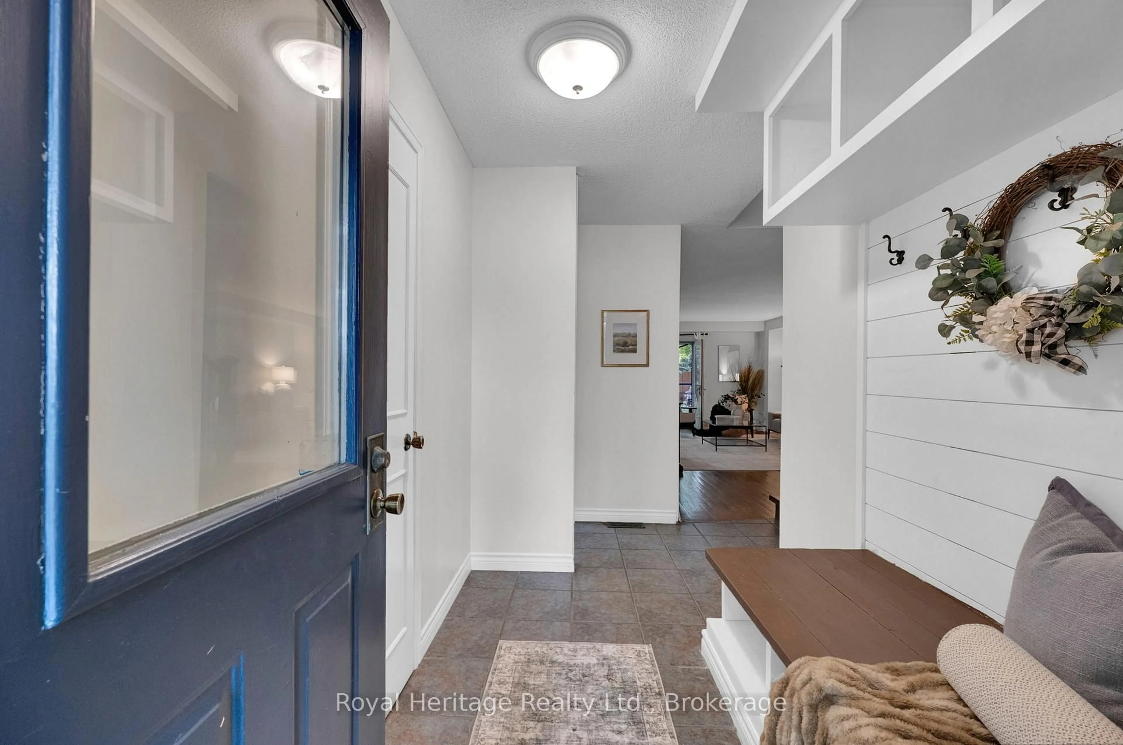 Indoor entryway for 868 William Booth Cres, Oshawa Ontario L1G 7N4