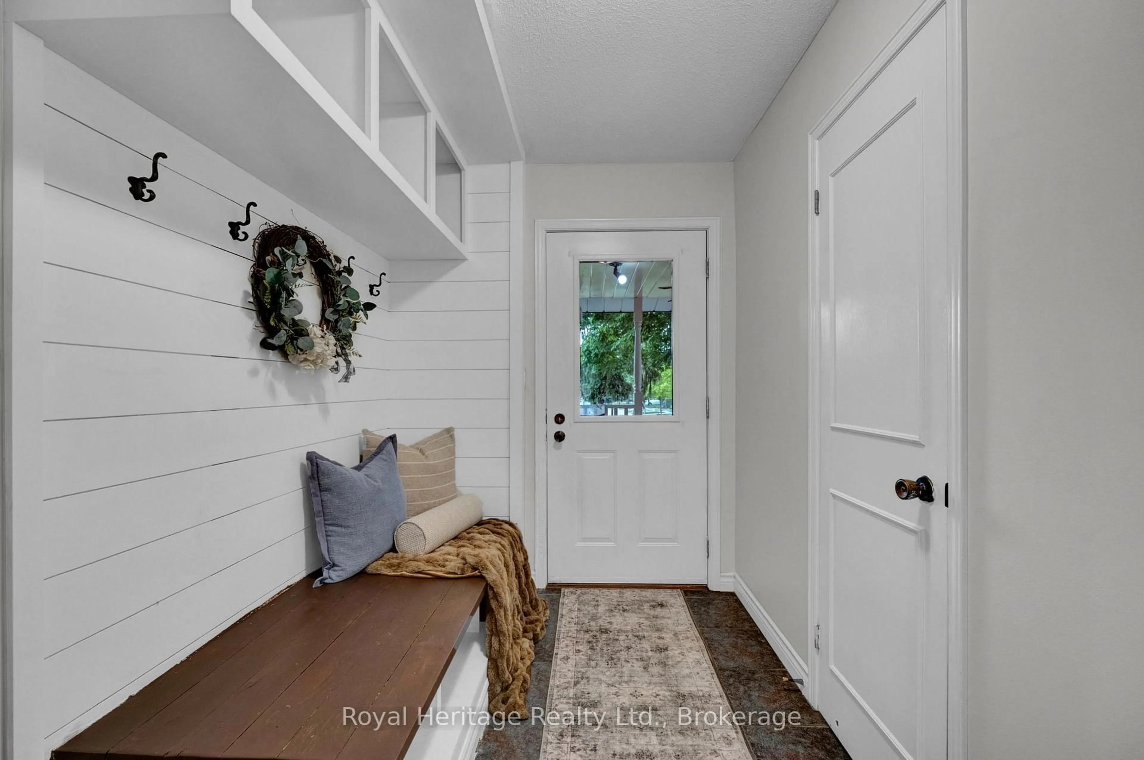 Indoor entryway for 868 William Booth Cres, Oshawa Ontario L1G 7N4