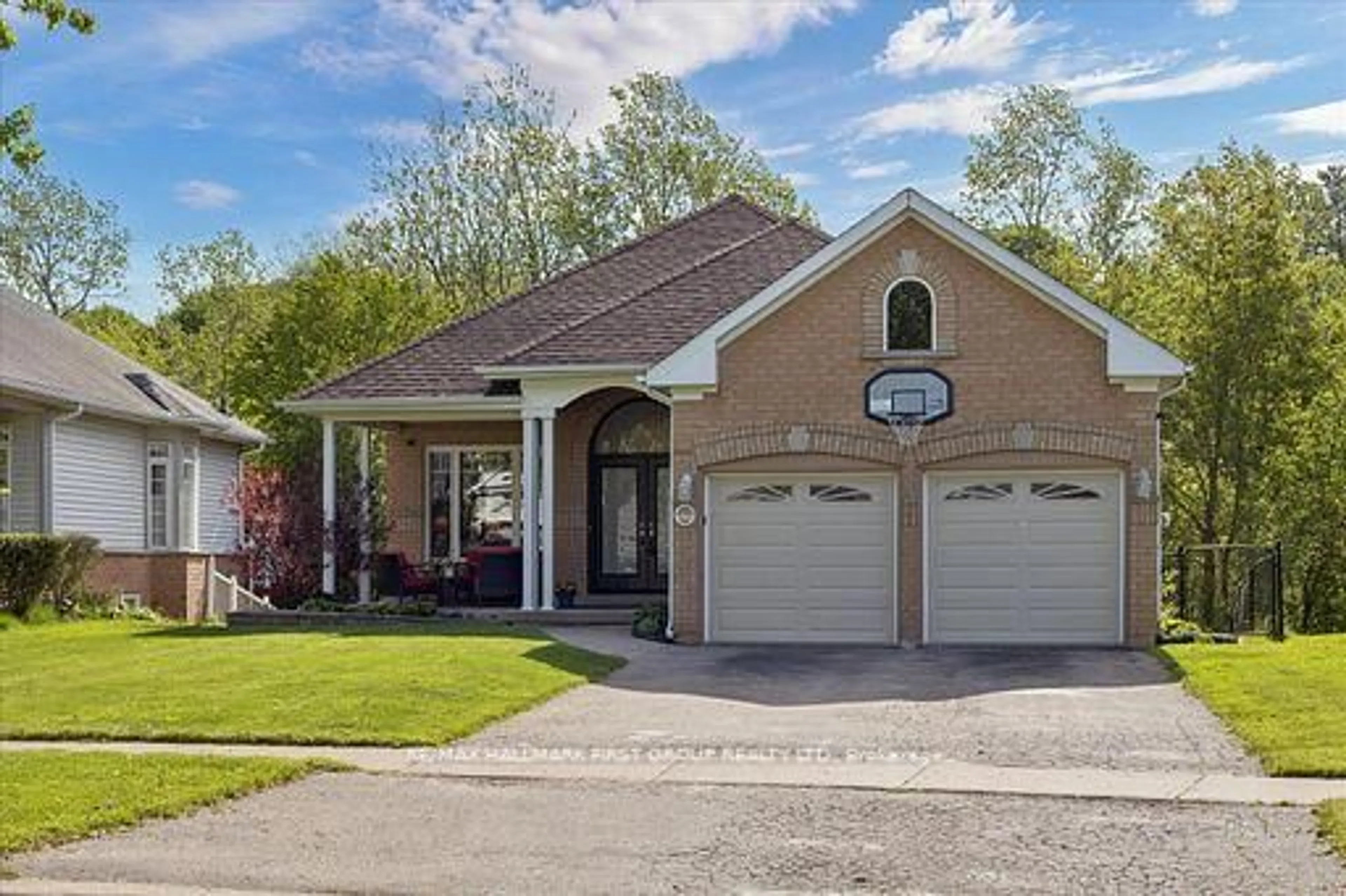 Home with brick exterior material, street for 1028 Highbrooke Crt, Oshawa Ontario L1K 2K6