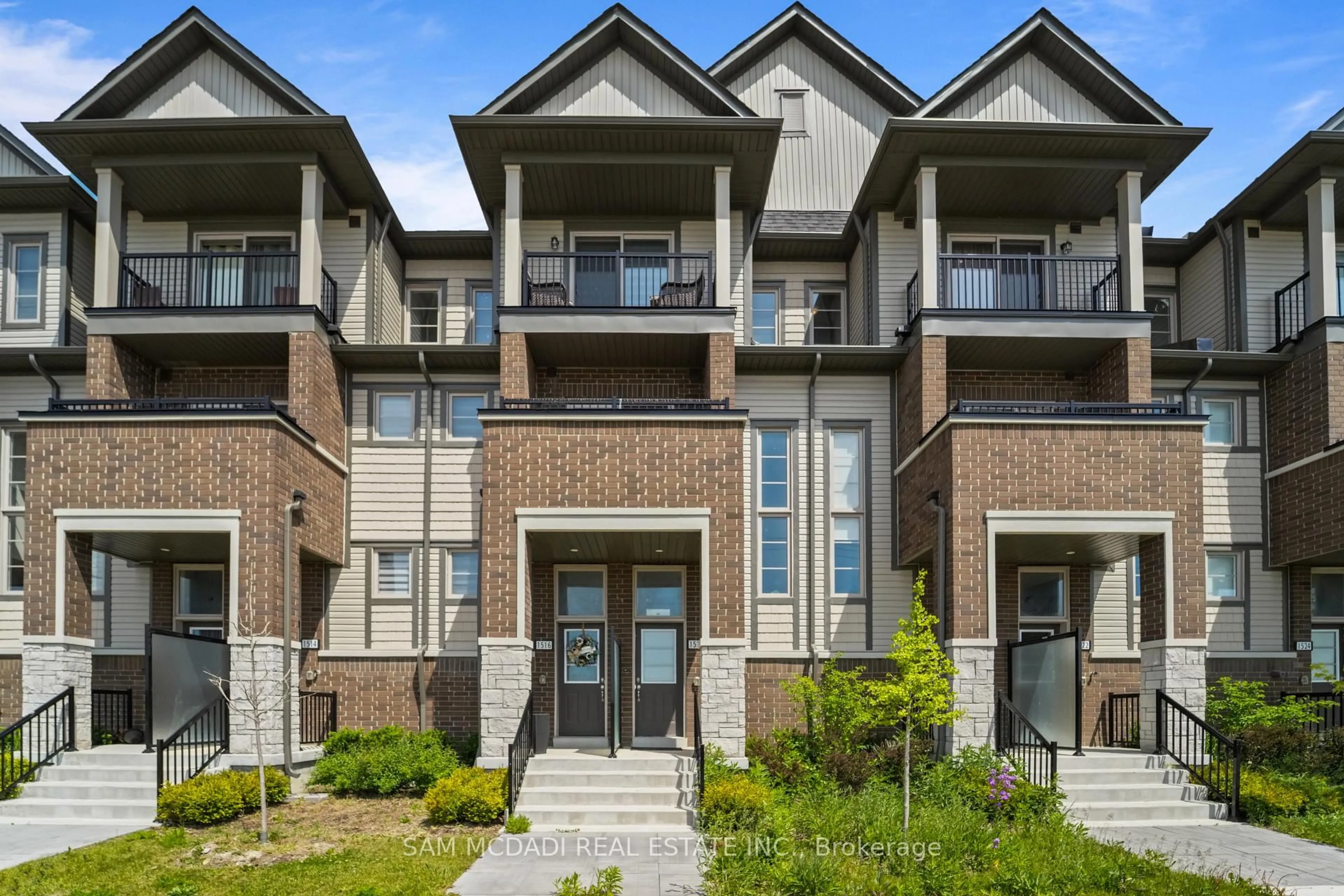 Home with brick exterior material, street for 1518 Bloor St #19, Clarington Ontario L1E 0G9