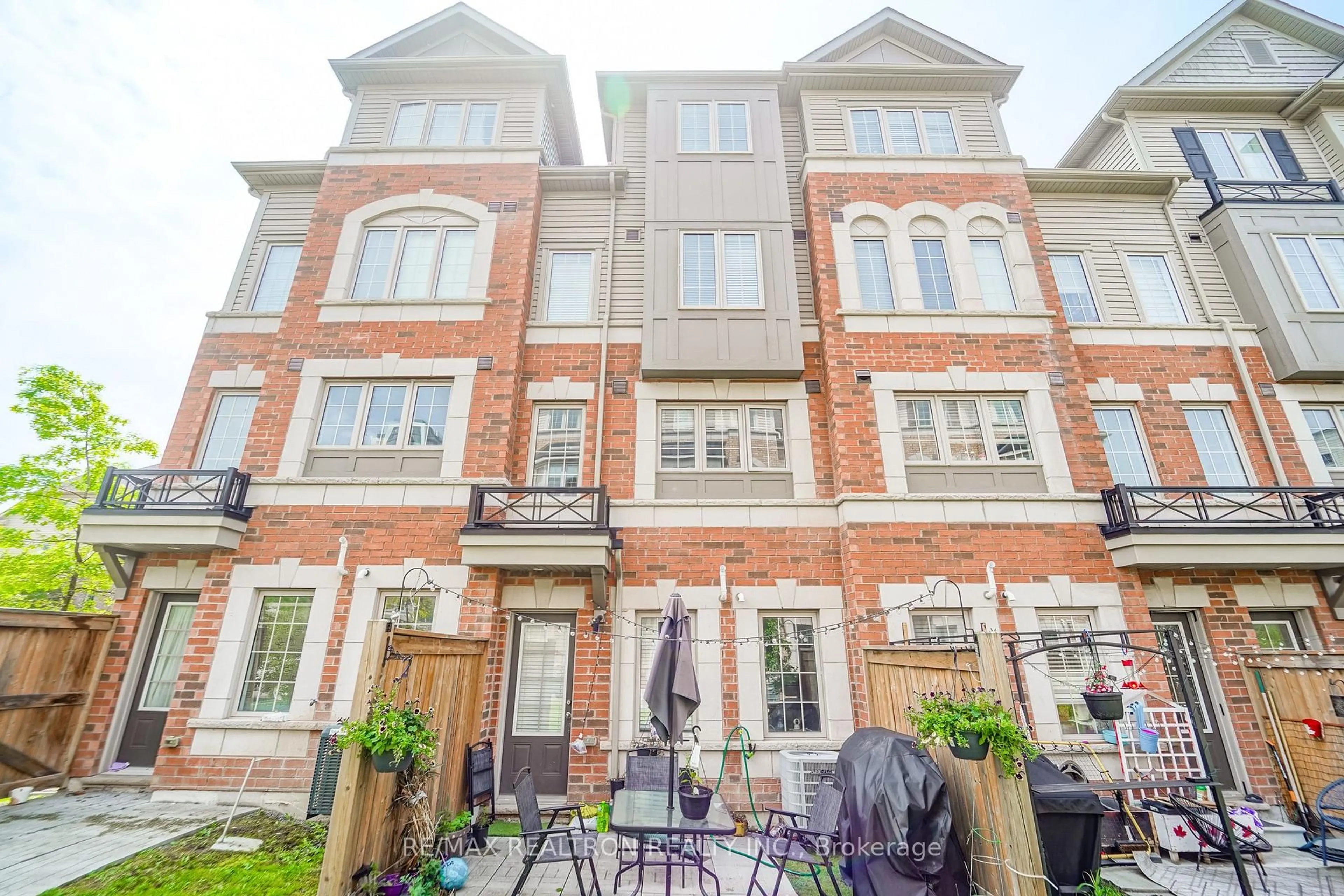 Patio, street for 34 Glenstal Path, Oshawa Ontario L1L 0L2