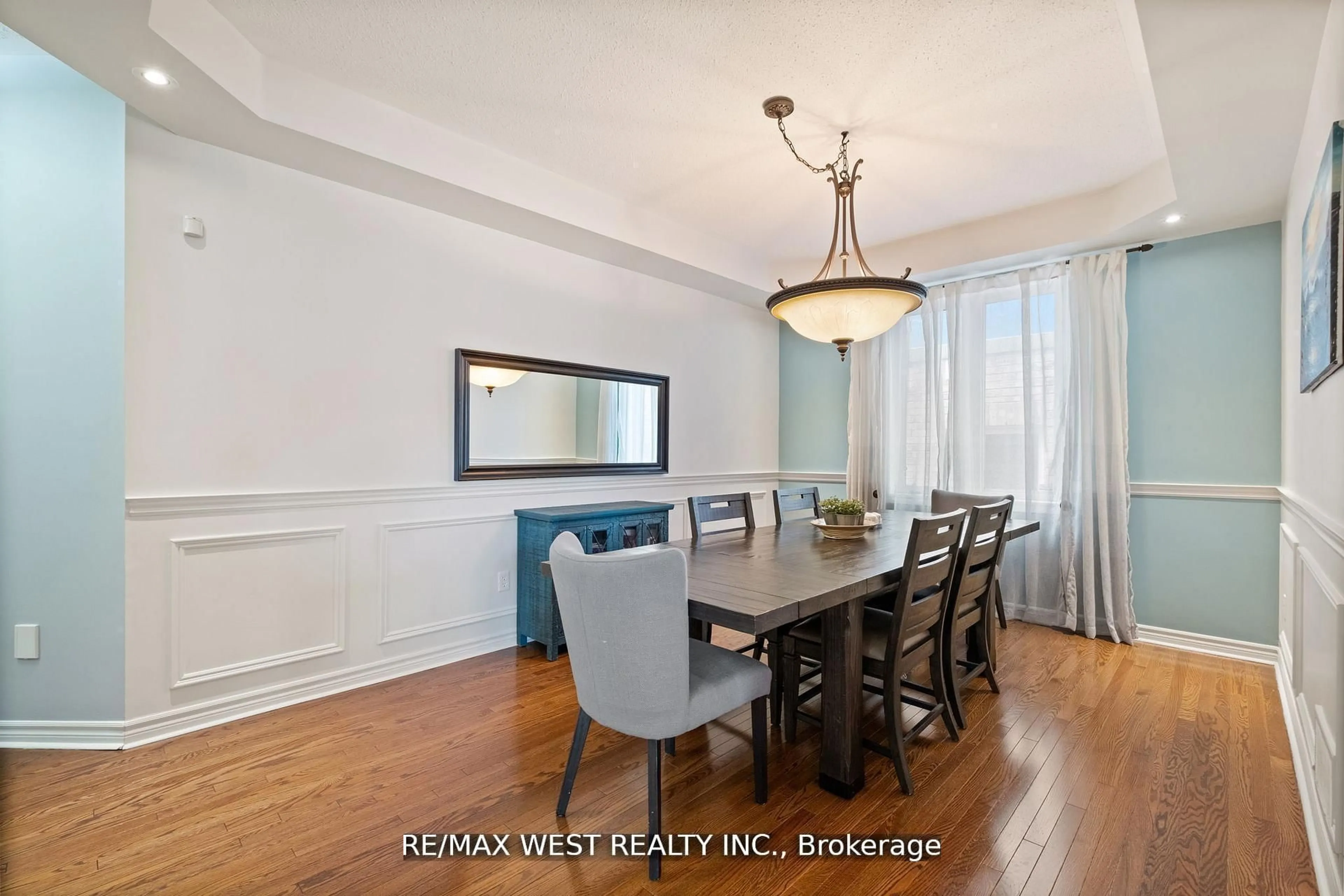 Dining room, wood/laminate floor for 31 Buxton Lane, Clarington Ontario L1C 0J9