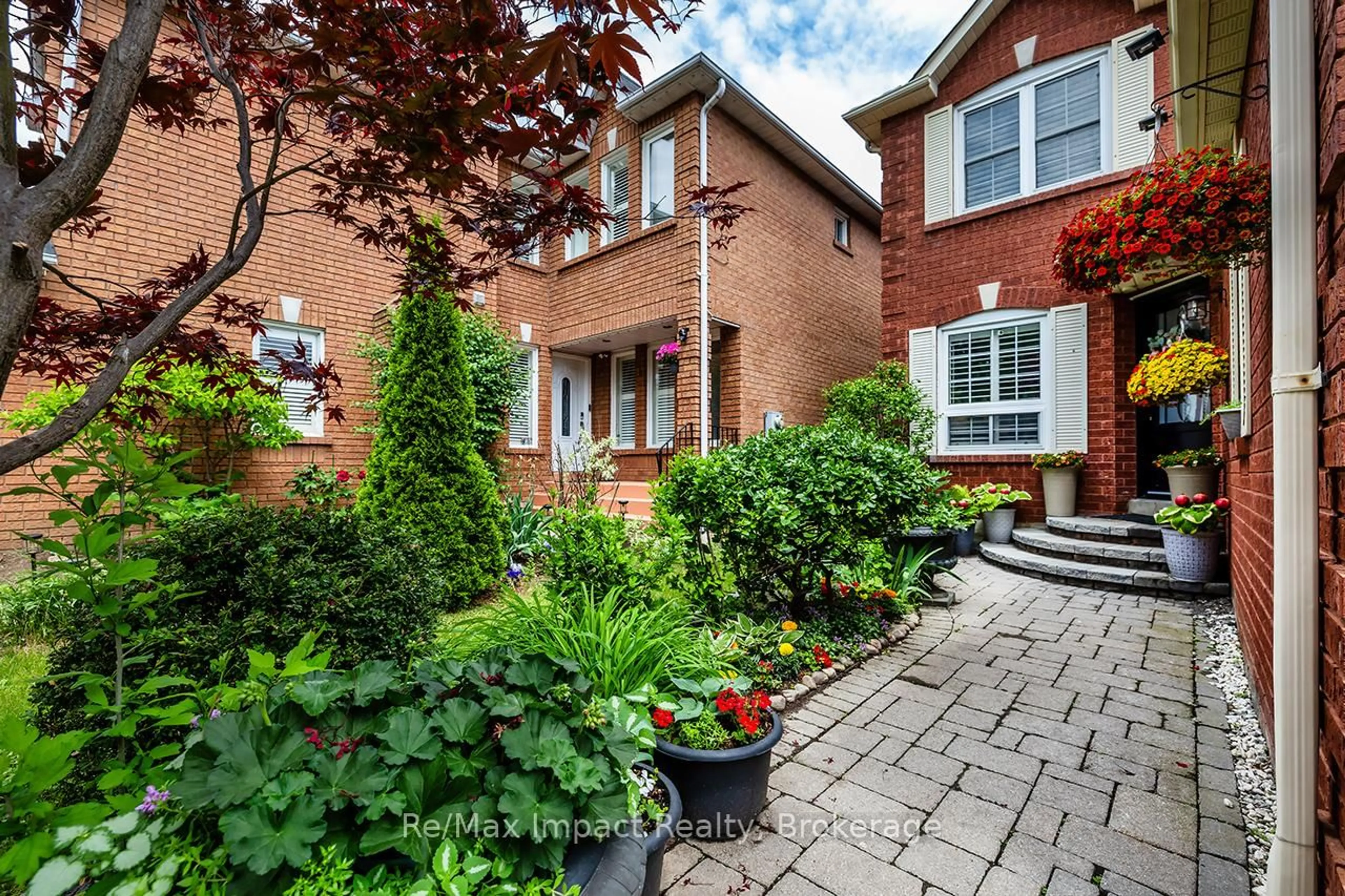 Home with brick exterior material, street for 53 Sable Cres, Whitby Ontario L1R 1Y5