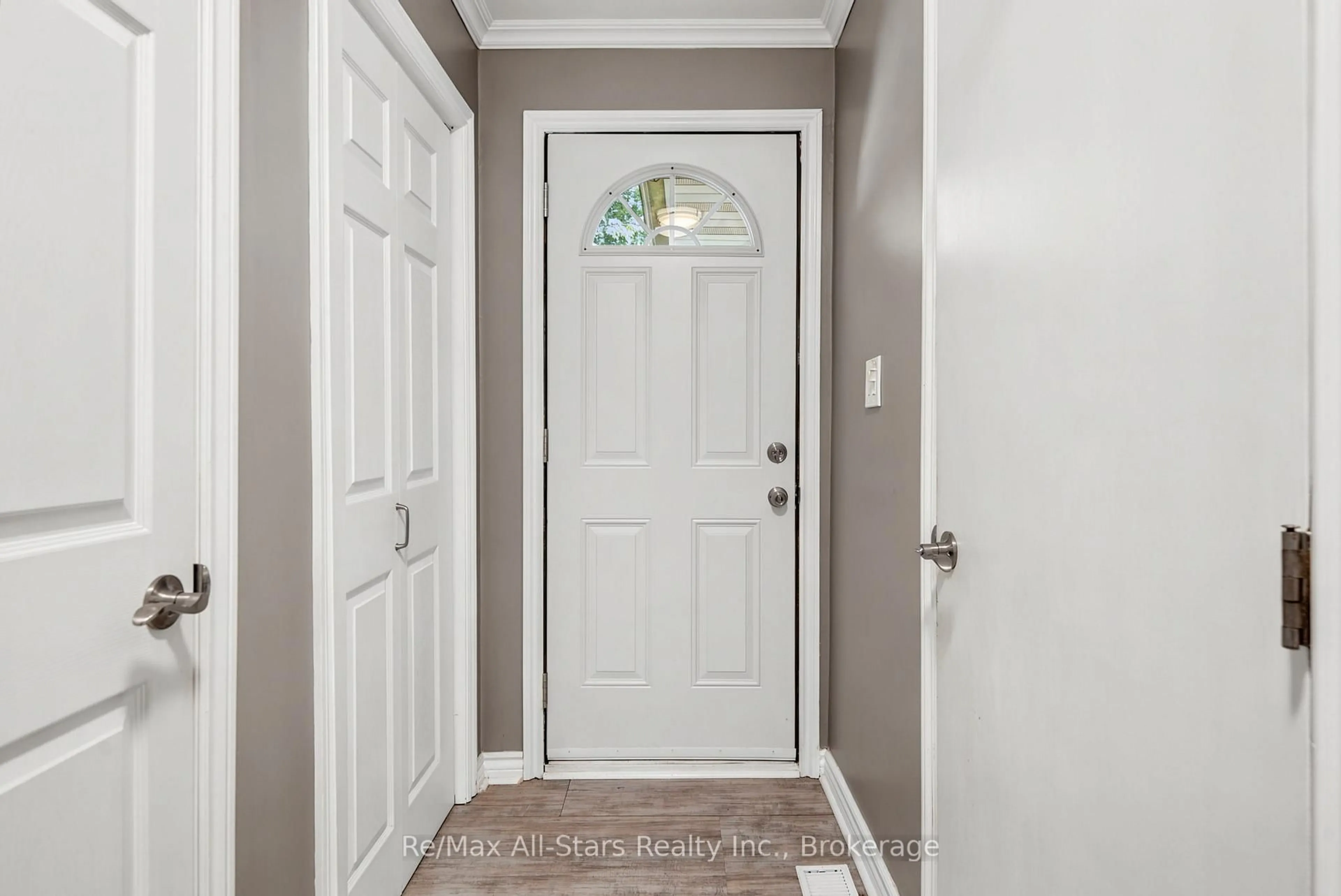 Indoor entryway for 14750 Regional 57 Rd, Scugog Ontario L0B 1B0