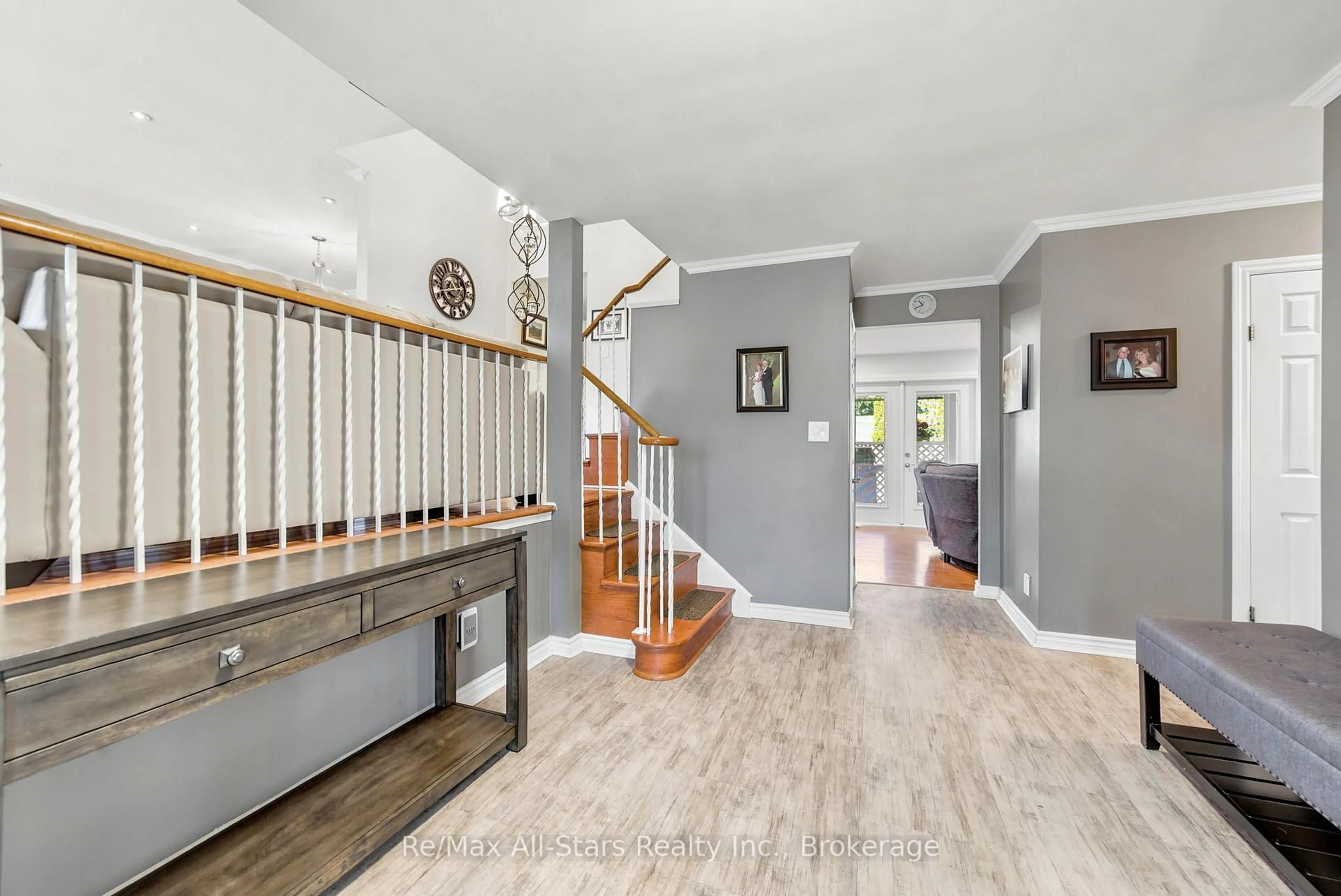 Indoor foyer for 14750 Regional 57 Rd, Scugog Ontario L0B 1B0