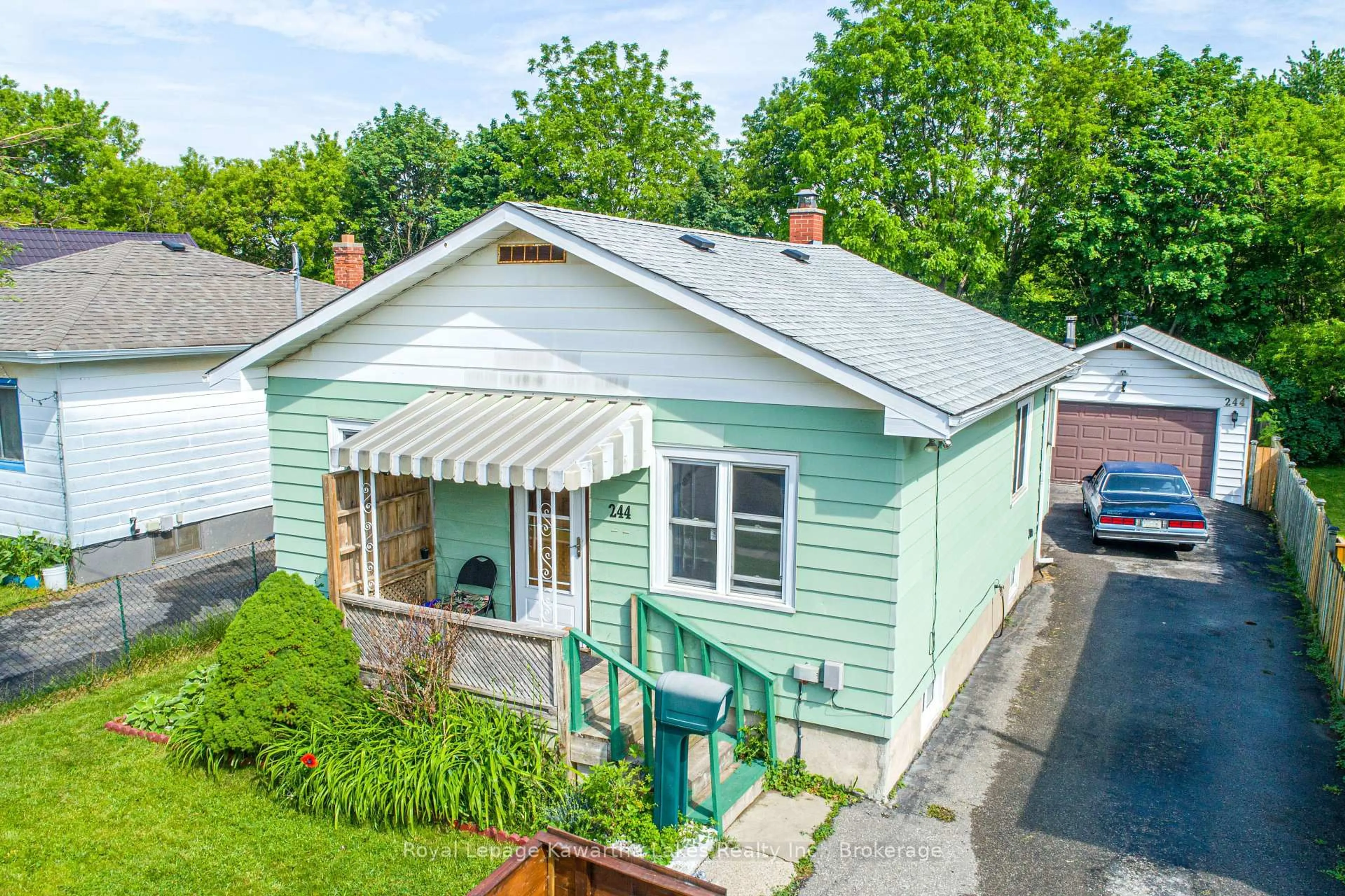 A pic from outside/outdoor area/front of a property/back of a property/a pic from drone, street for 244 Annis St, Oshawa Ontario L1H 3P4