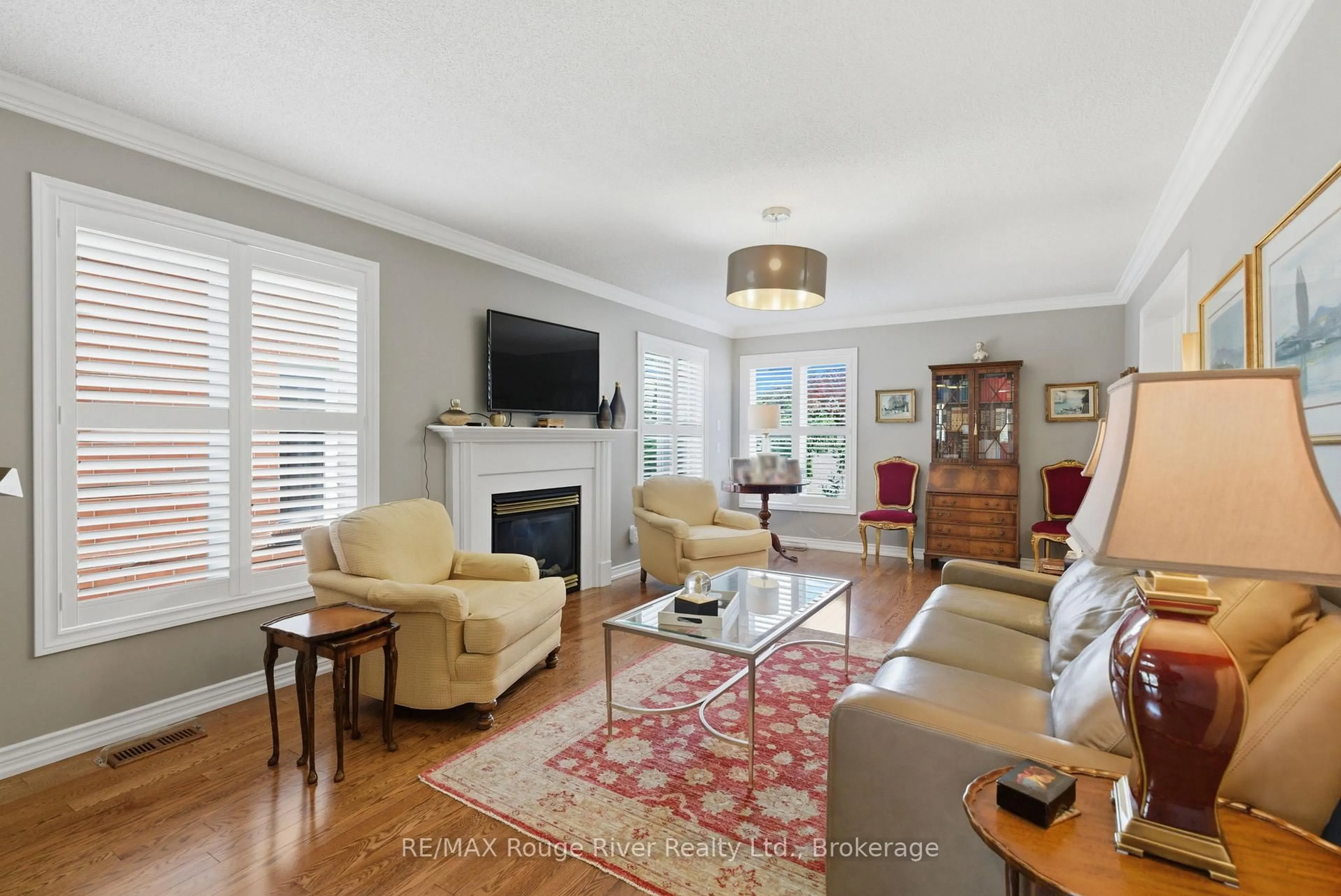 Living room with furniture, unknown for 18 Bugelli Dr, Whitby Ontario L1R 3B7