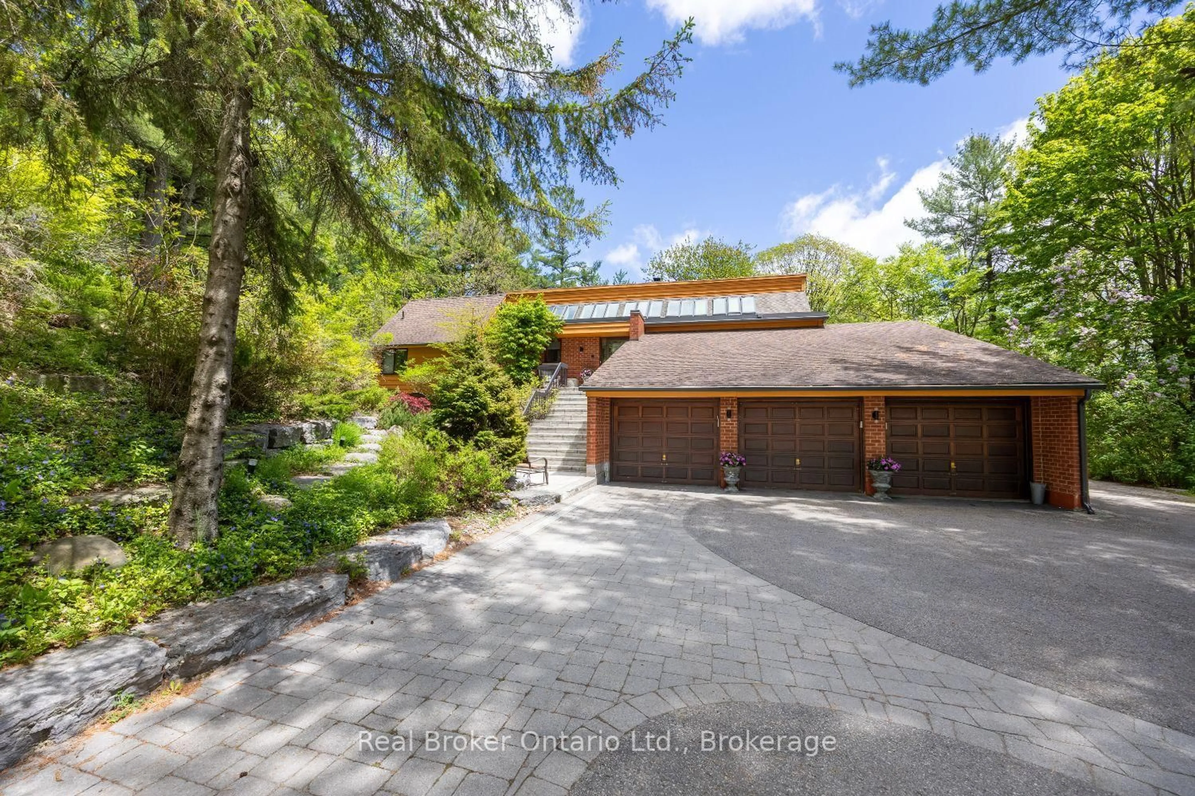 A pic from outside/outdoor area/front of a property/back of a property/a pic from drone, unknown for 5 Sumac Rd, Clarington Ontario L0B 1B0