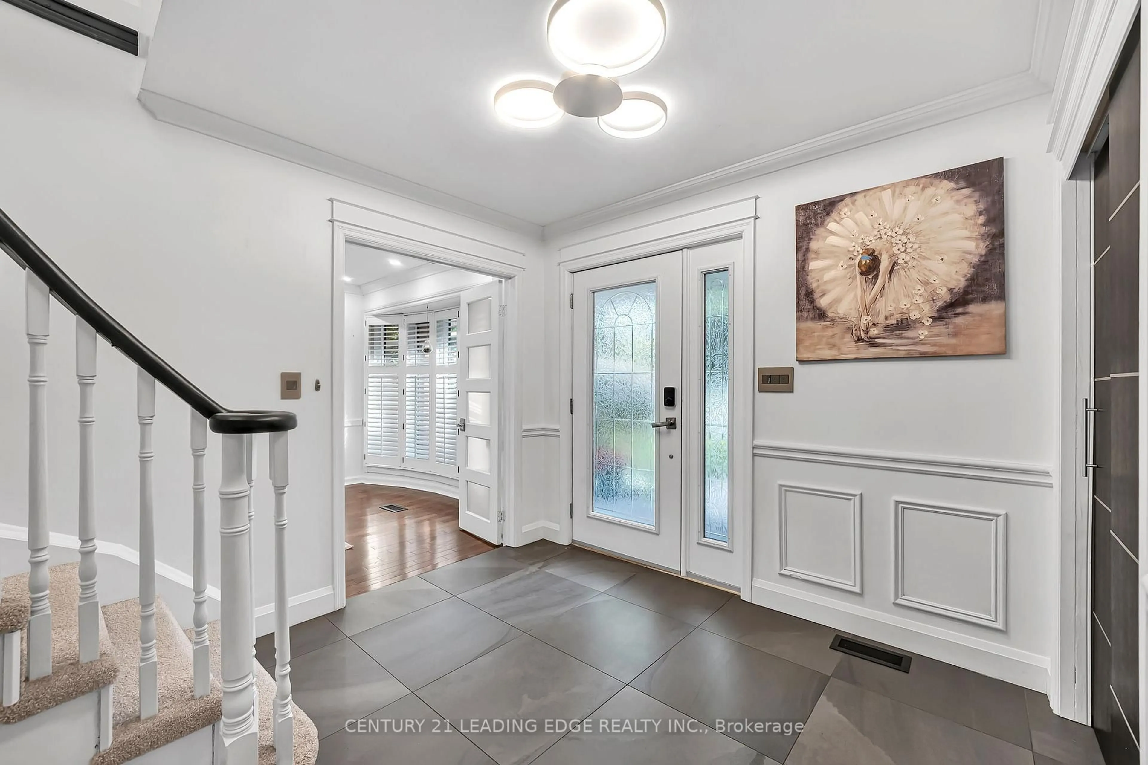 Indoor entryway for 1051 Chelsea Crt, Oshawa Ontario L1G 7R4