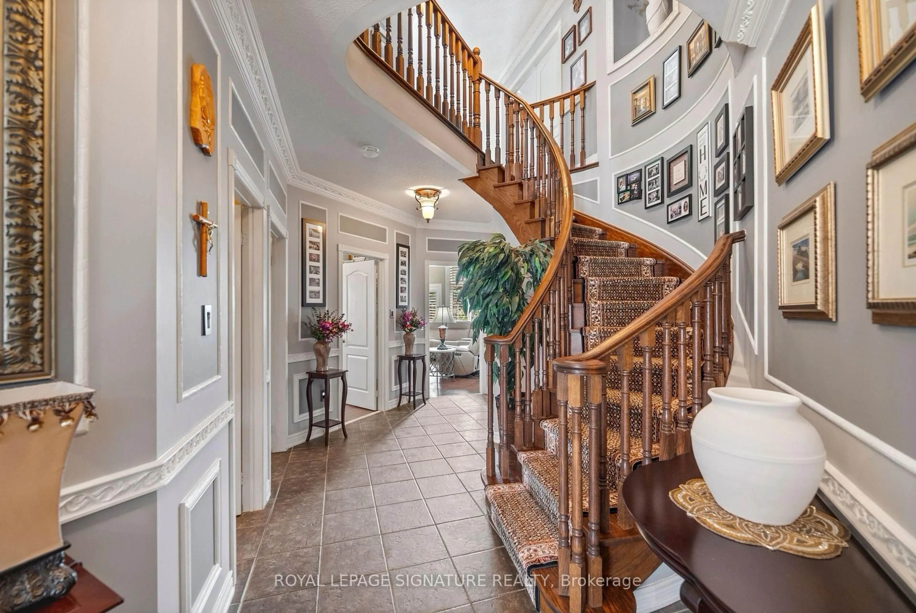 Indoor foyer for 11 Downey Dr, Whitby Ontario L1M 1J3