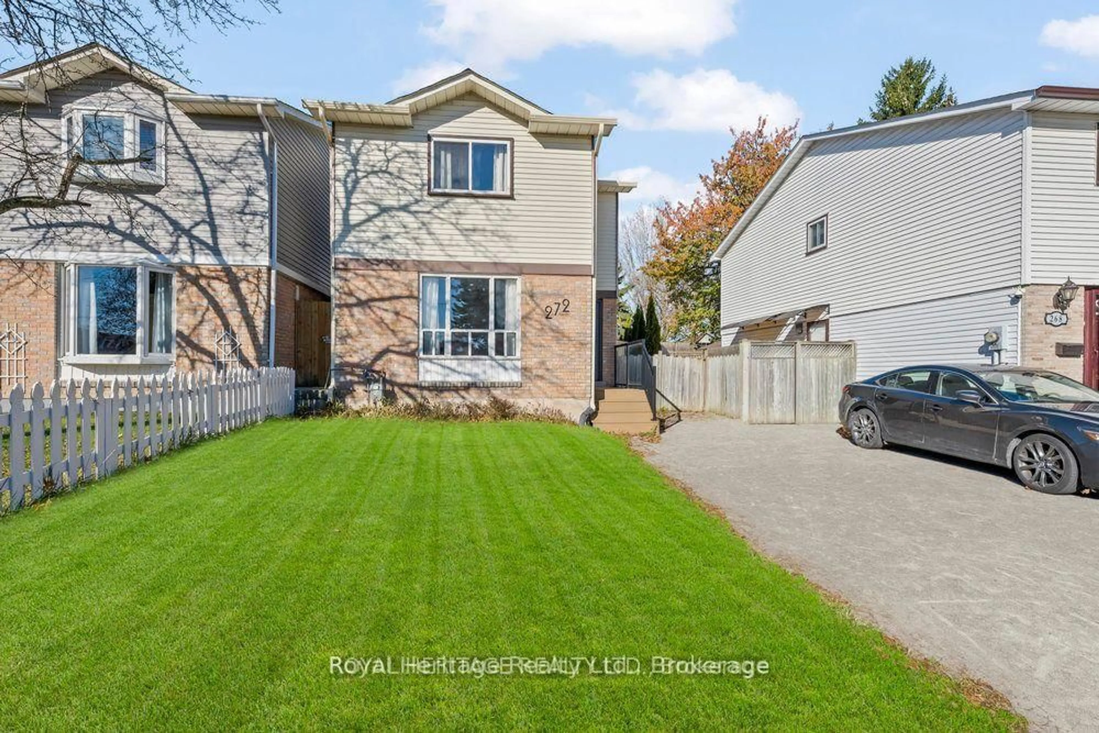 A pic from outside/outdoor area/front of a property/back of a property/a pic from drone, street for 272 Phillip Murray Ave, Oshawa Ontario L1J 1G9