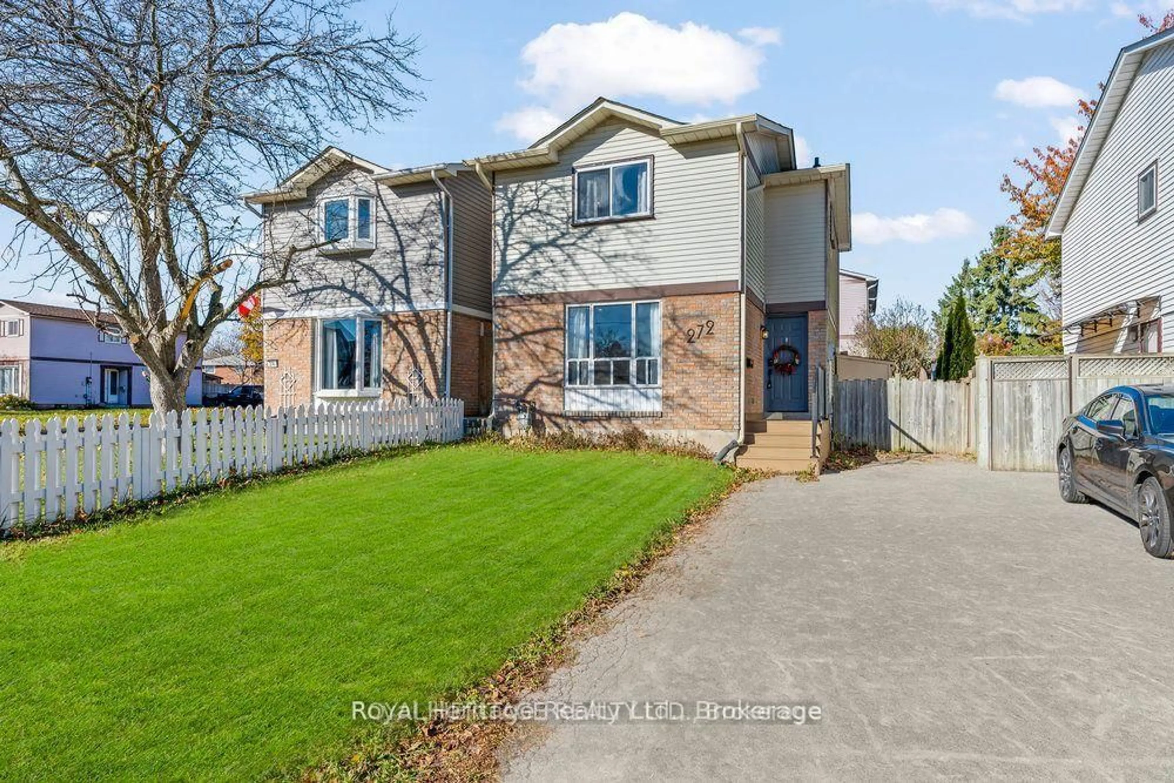 A pic from outside/outdoor area/front of a property/back of a property/a pic from drone, street for 272 Phillip Murray Ave, Oshawa Ontario L1J 1G9