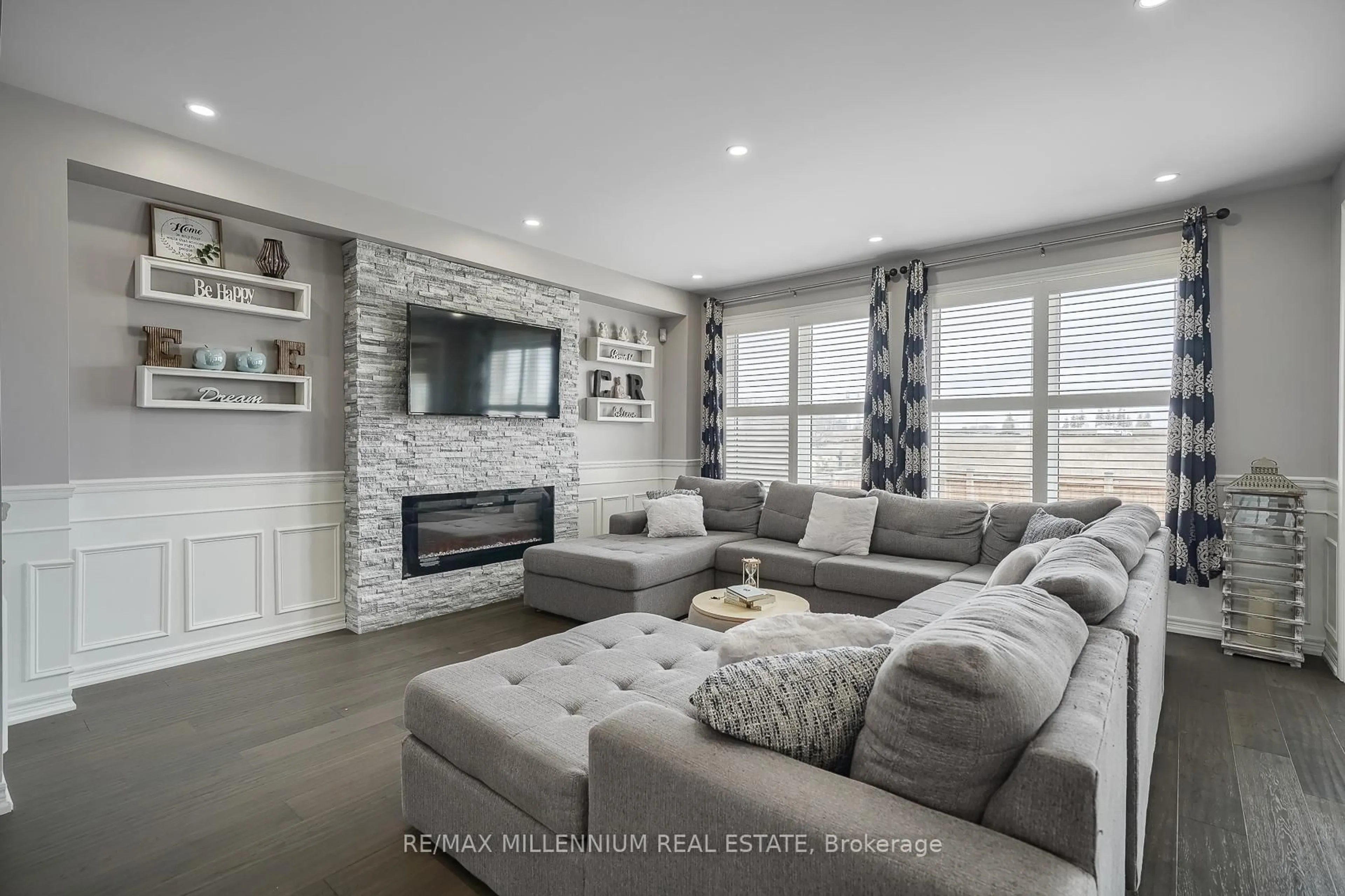 Living room with furniture, unknown for 190 Symington Ave, Oshawa Ontario L1L 0J8