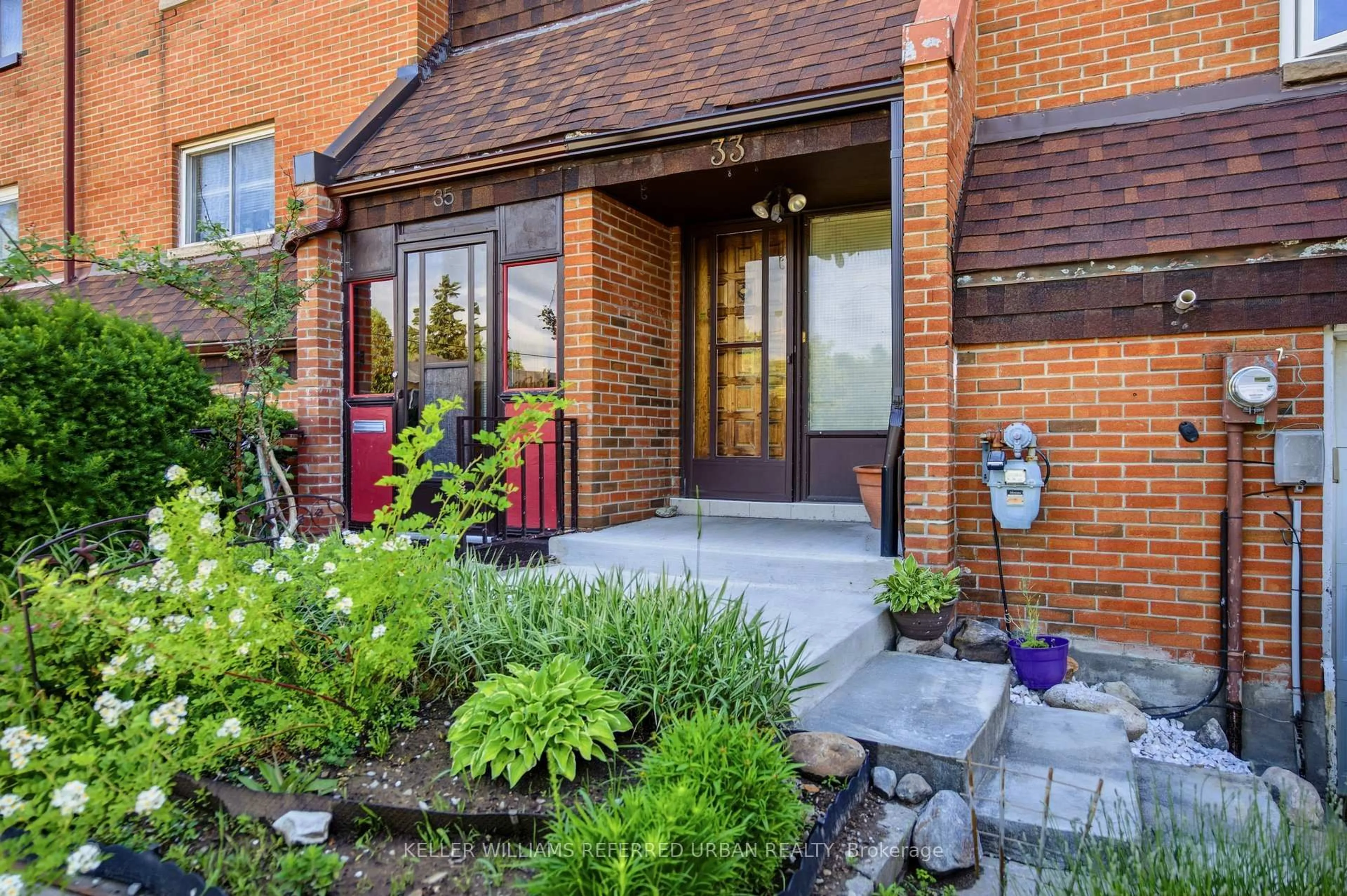 Home with brick exterior material, street for 33 Cheatham Pl, Toronto Ontario M1B 1C1