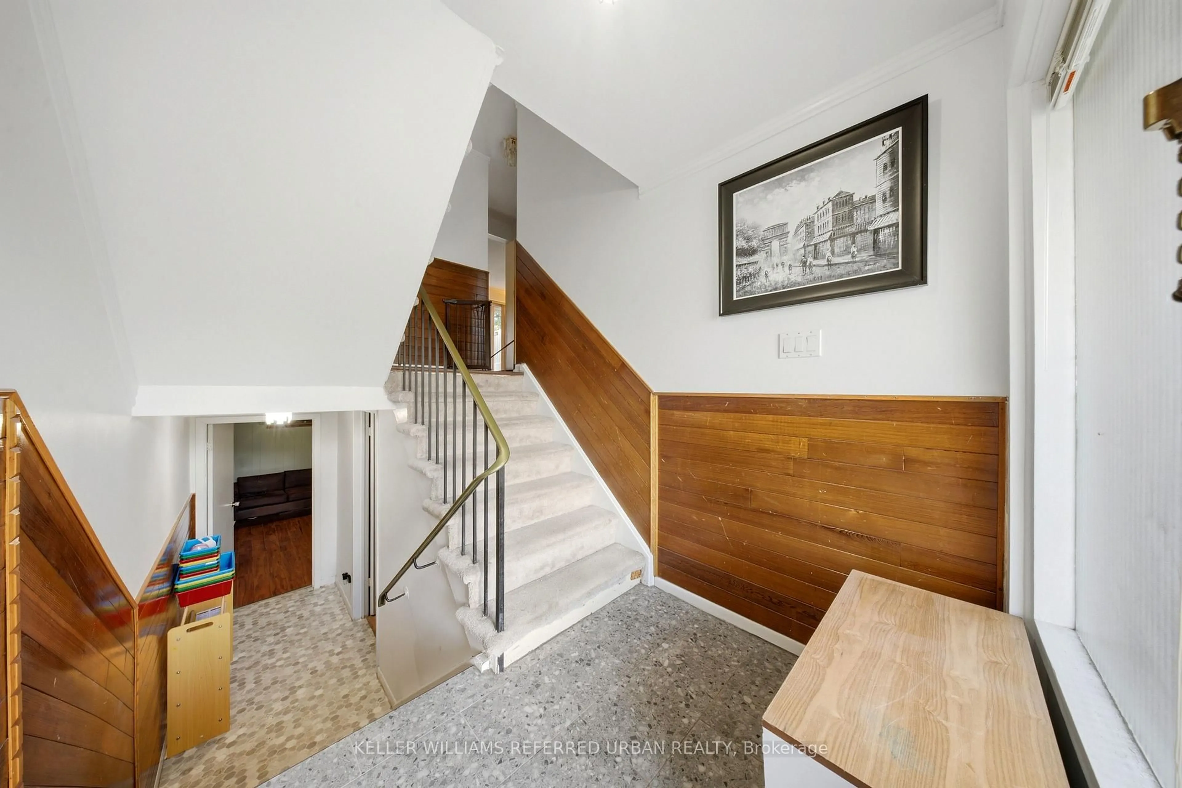 Stairs for 33 Cheatham Pl, Toronto Ontario M1B 1C1