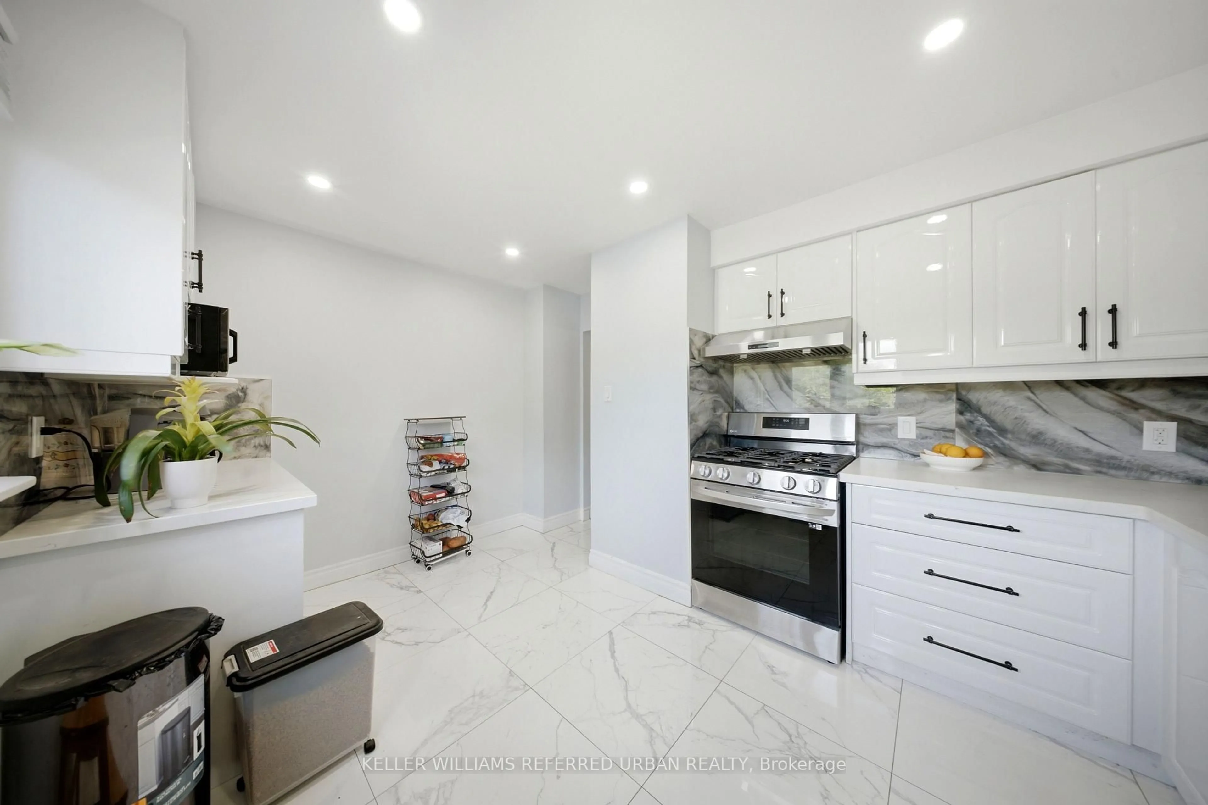 Contemporary kitchen, ceramic/tile floor for 33 Cheatham Pl, Toronto Ontario M1B 1C1