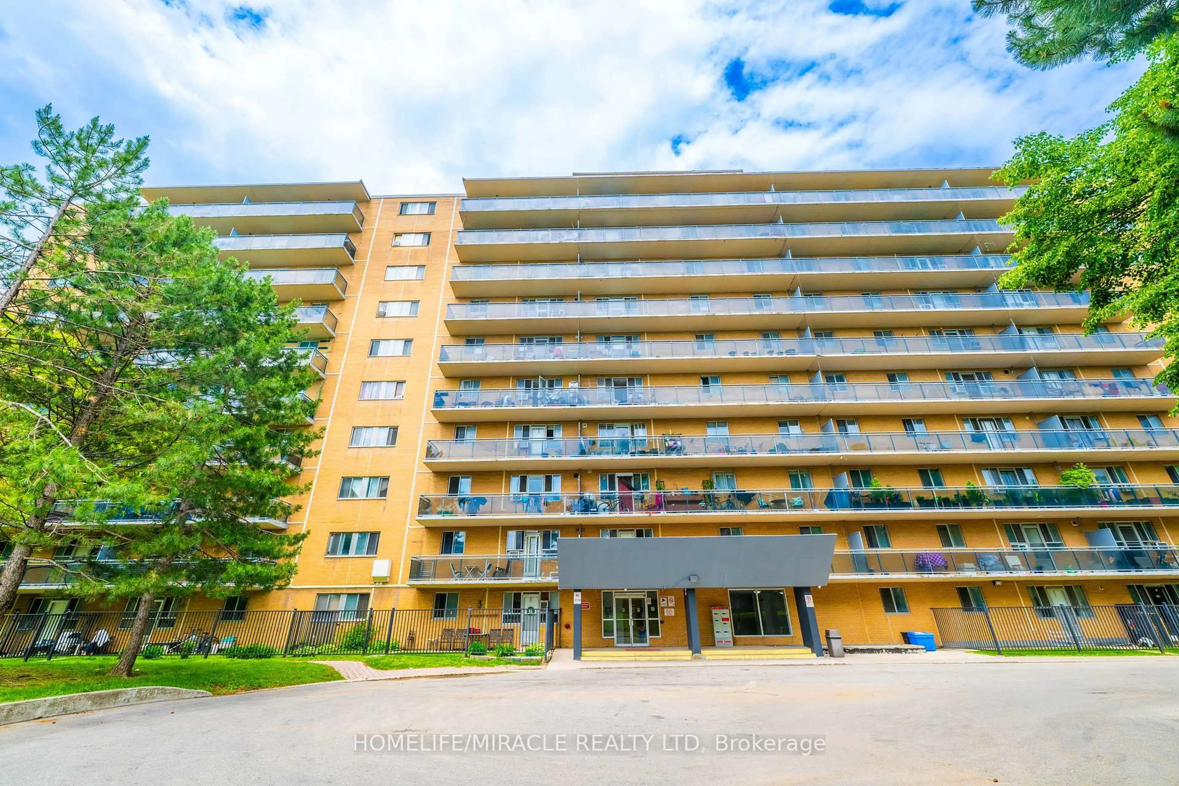 Patio, building for 100 Dundalk Dr #707, Toronto Ontario M1P 4V2