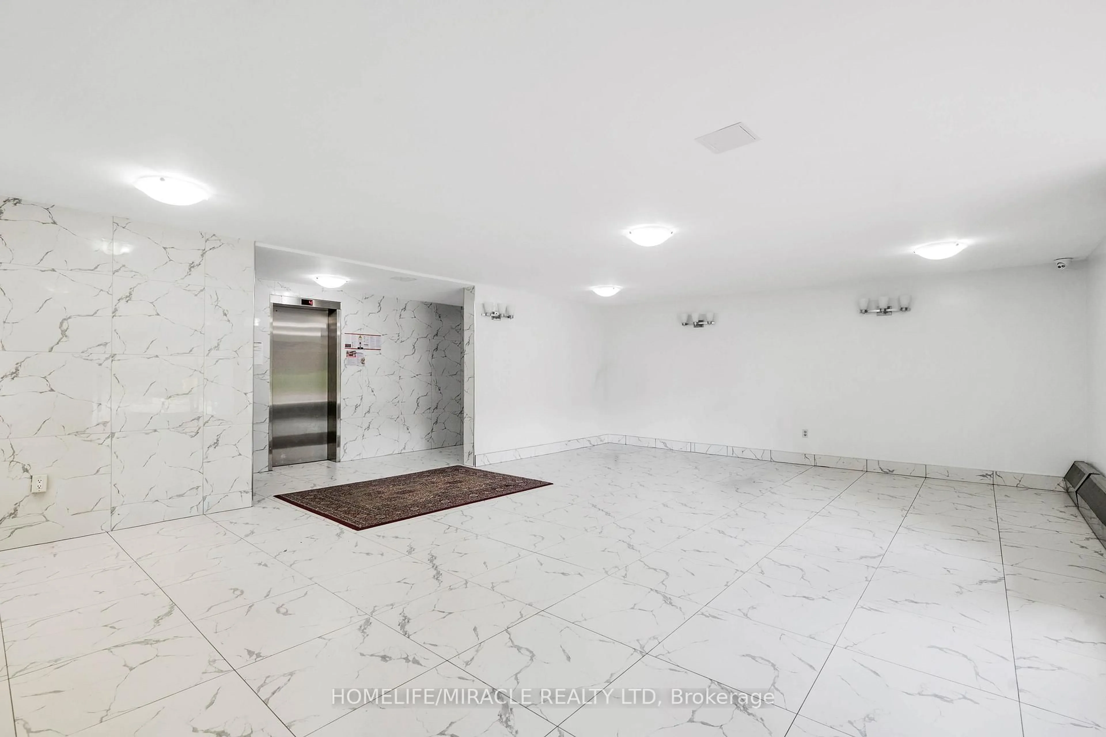 Indoor foyer for 100 Dundalk Dr #707, Toronto Ontario M1P 4V2