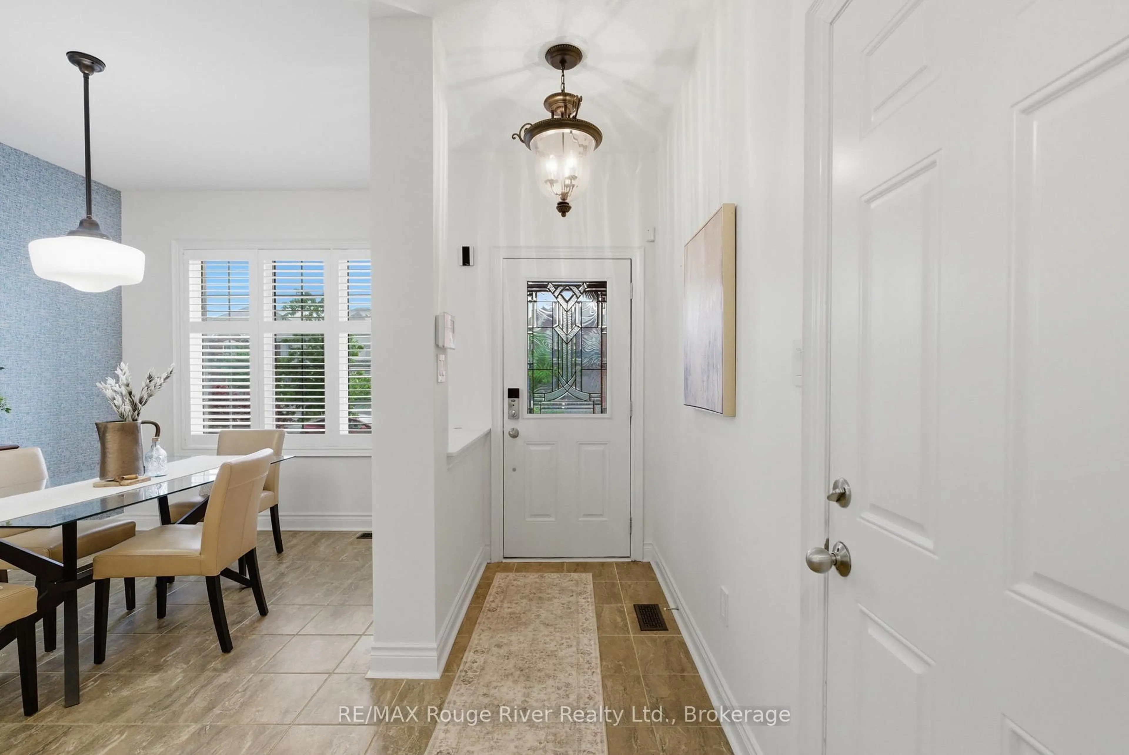 Indoor entryway for 1795 Grandview St, Oshawa Ontario L1K 0J3