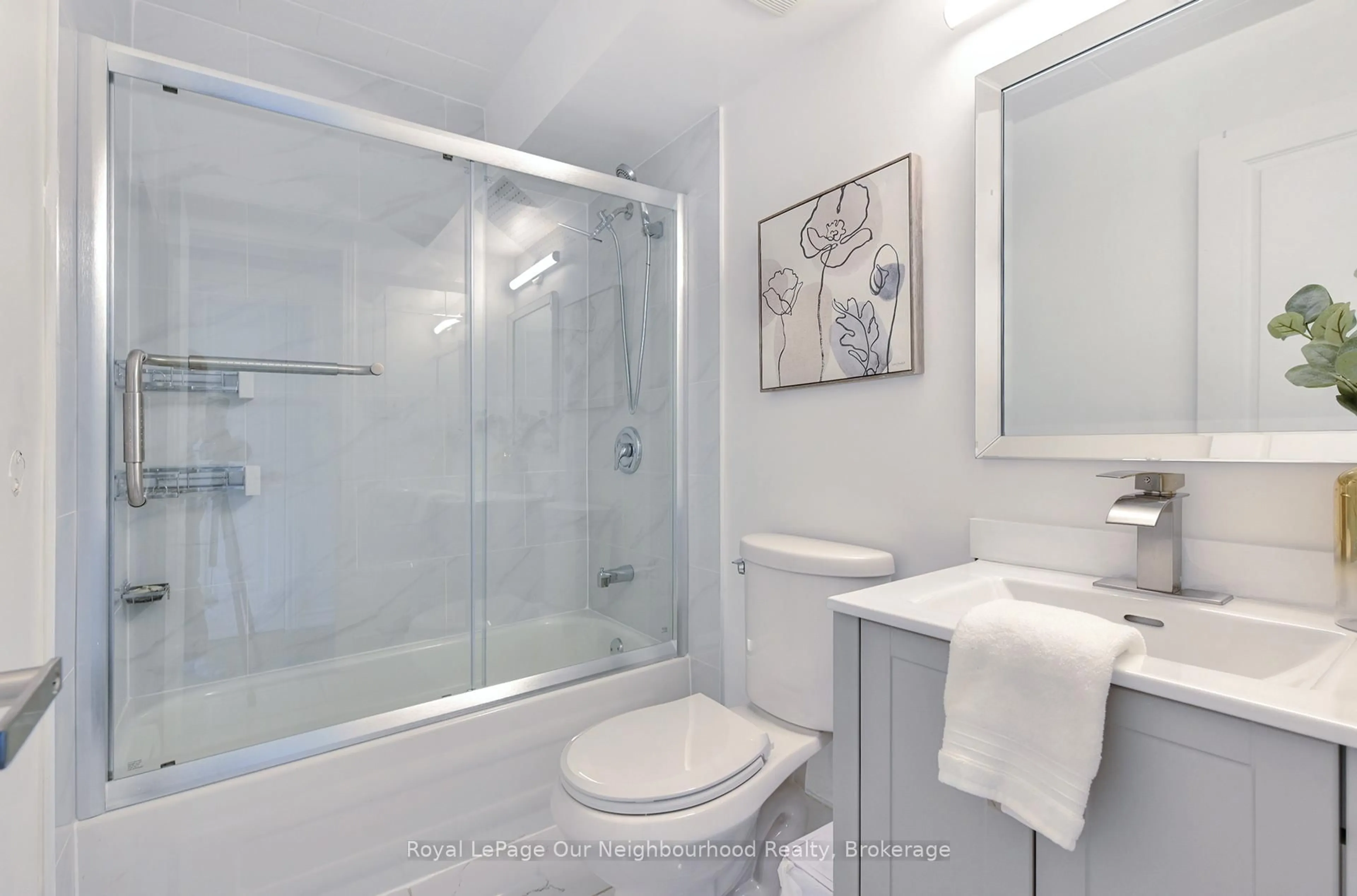 Standard bathroom, ceramic/tile floor for 540 Mary St #2, Whitby Ontario L1N 2R1