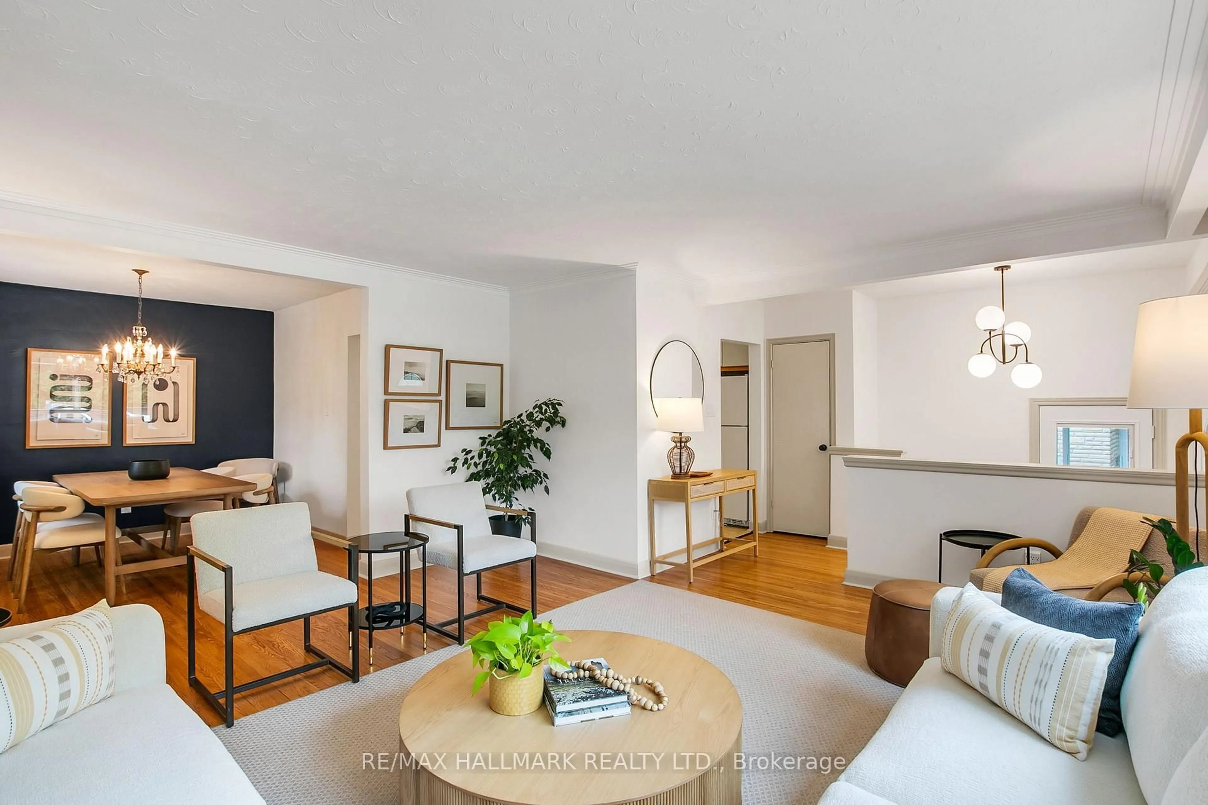 Living room with furniture, unknown for 6 Suraty Ave, Toronto Ontario M1P 4E1