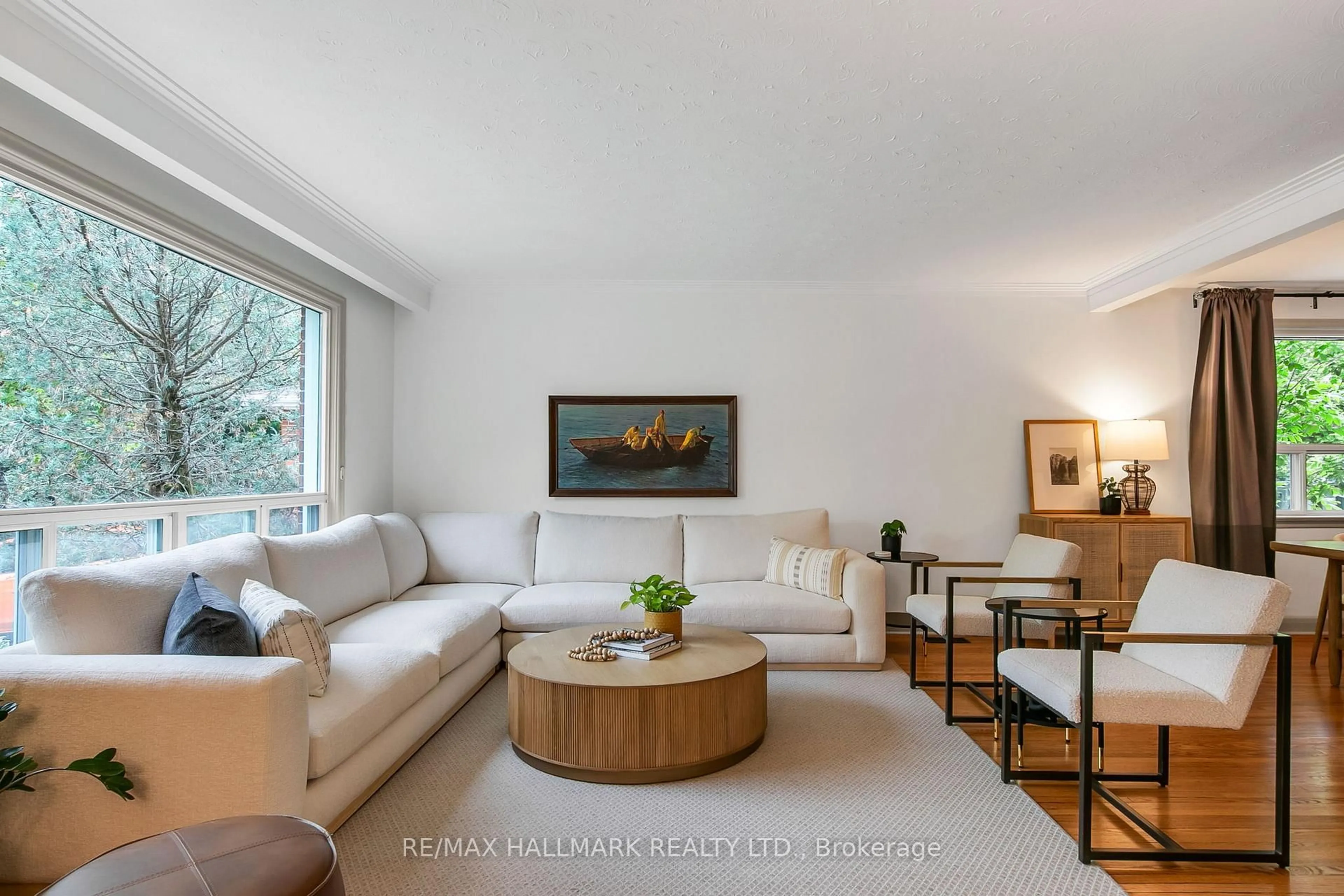 Living room with furniture, unknown for 6 Suraty Ave, Toronto Ontario M1P 4E1