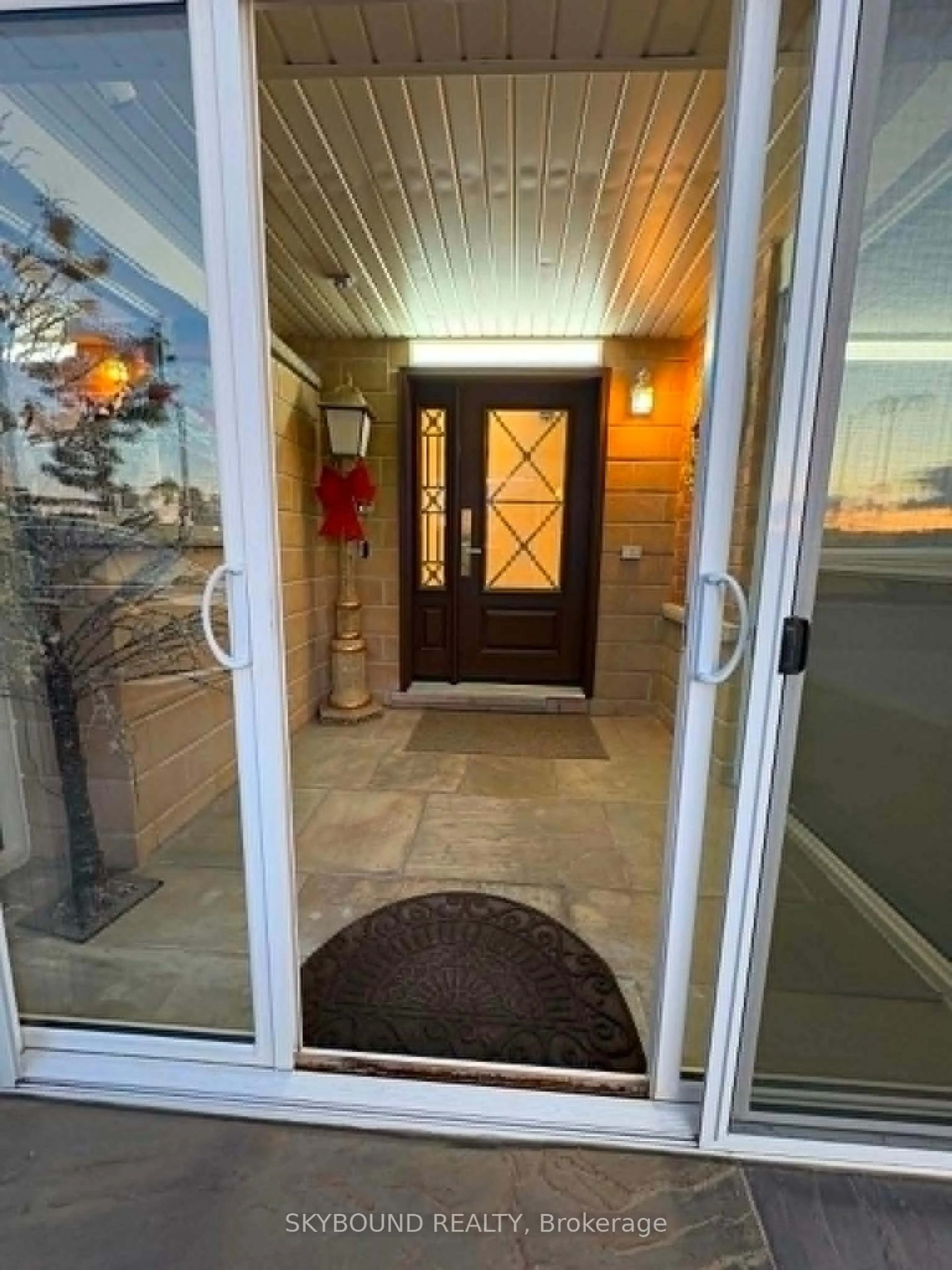 Indoor entryway for 77 Cleanside Rd, Toronto Ontario M1L 0C2