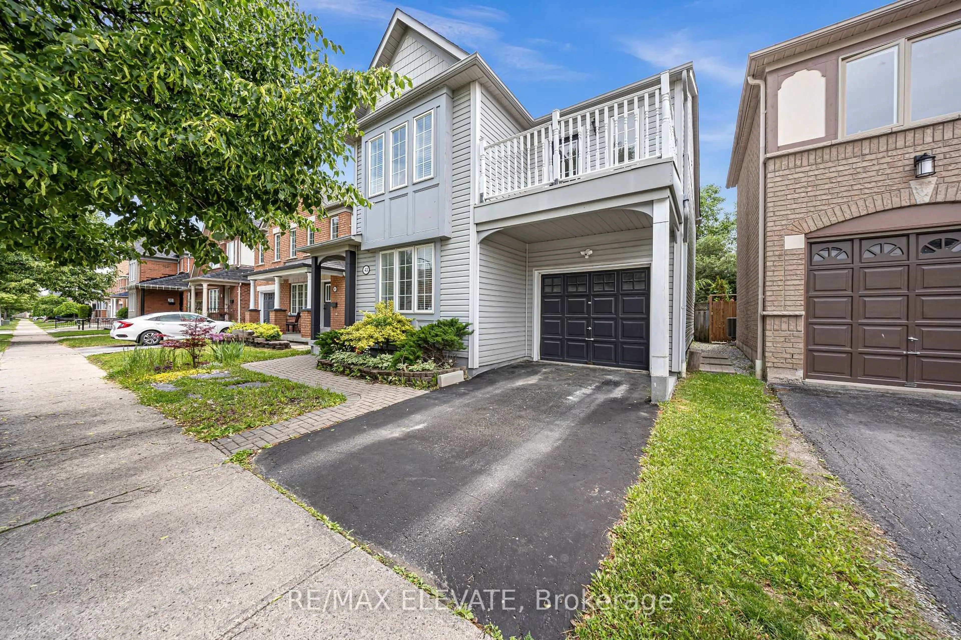 A pic from outside/outdoor area/front of a property/back of a property/a pic from drone, street for 43 McSweeney Cres, Ajax Ontario L1T 4G2